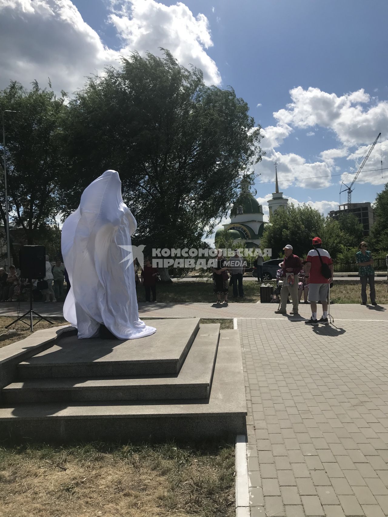 Нововоронеж. Новый памятние Аленке установили в центральном парке.
Предыдущий арт-объект был демонтирован 21 декабря 2020 года, спустя три дня после его установки.