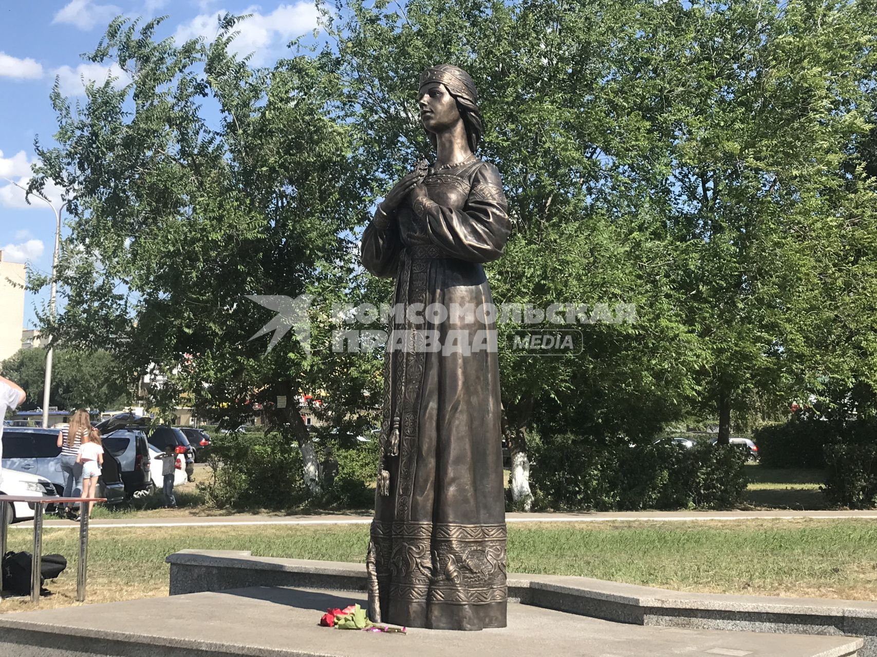 Нововоронеж. Новый памятние Аленке установили в центральном парке.
Предыдущий арт-объект был демонтирован 21 декабря 2020 года, спустя три дня после его установки.