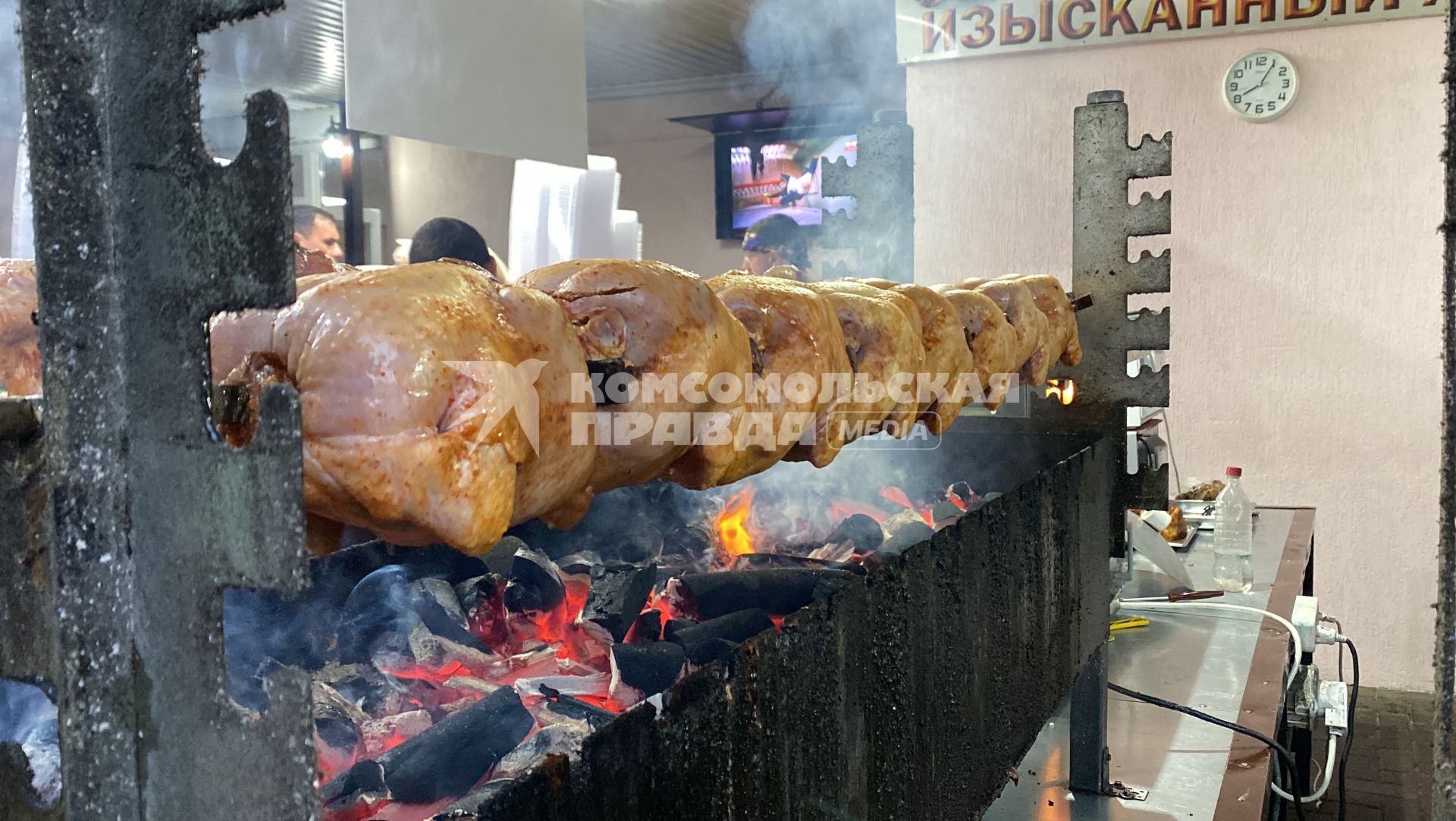 Краснодарский край, п. Кабардинка. Приготовление курицы гриль.