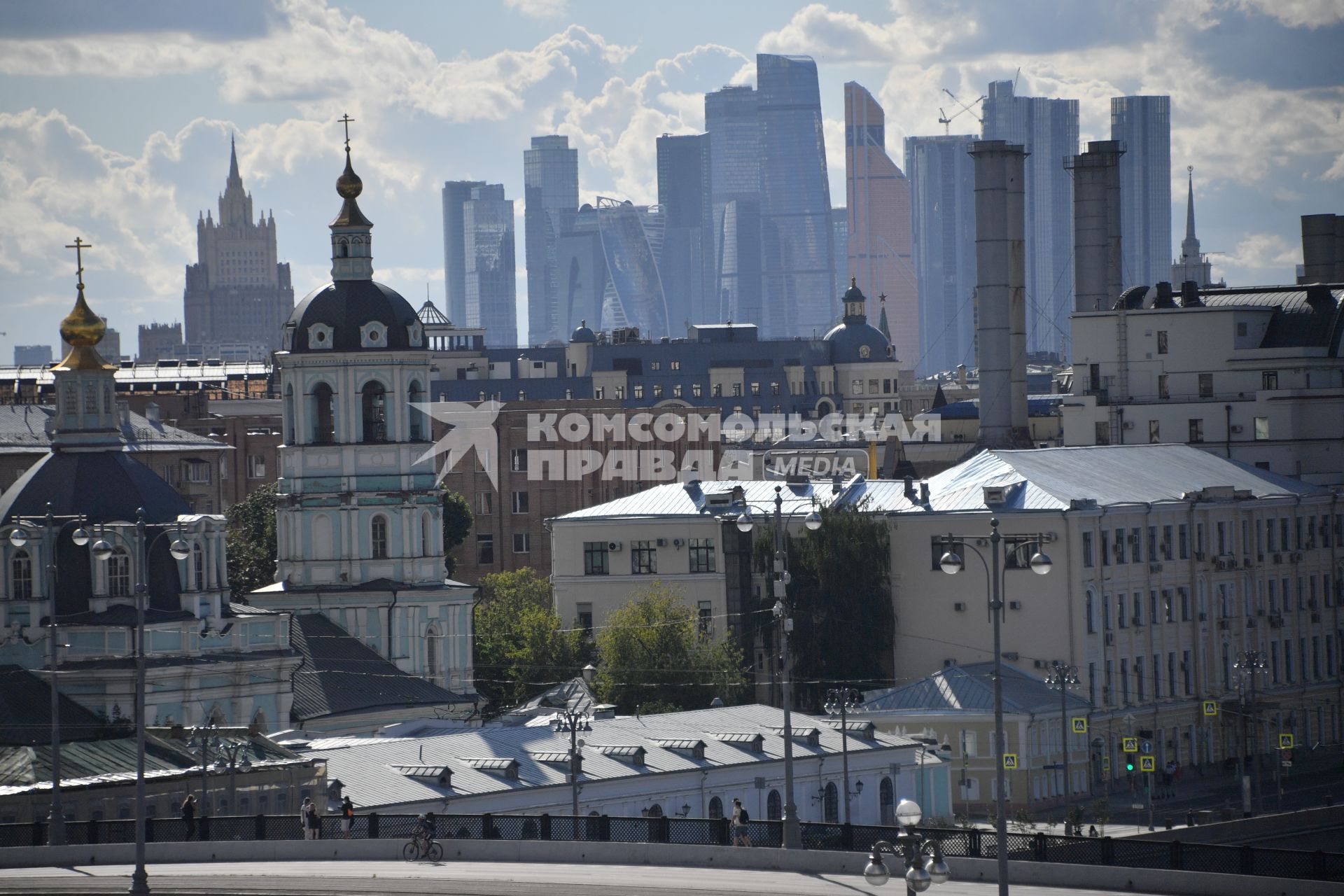 Москва. Вид из окна   квартиры-музея балерины Галины Улановой в высотном доме на Котельнической набережной.