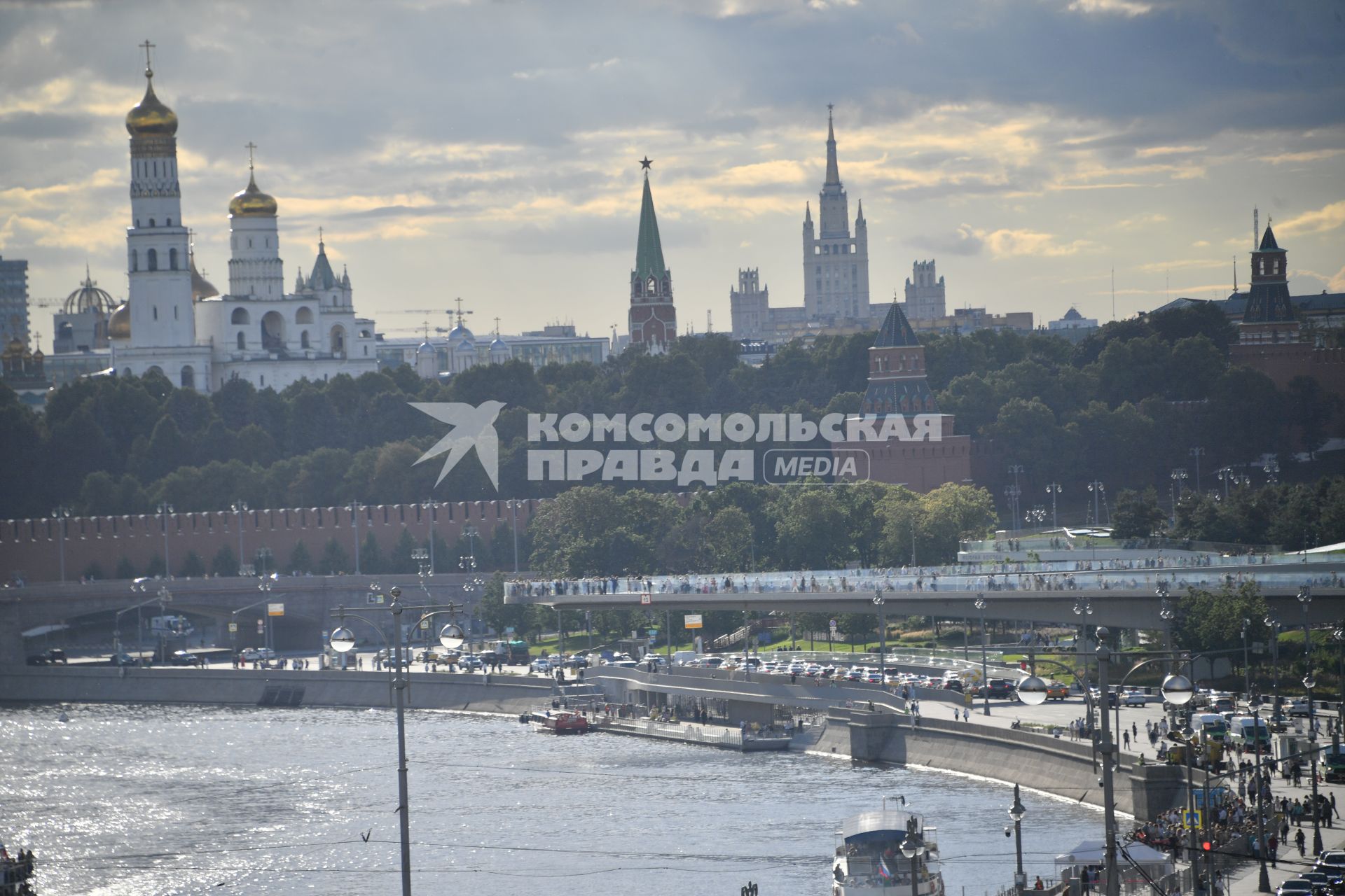 Москва. Вид из окна на Кремль  квартиры-музея балерины Галины Улановой в высотном доме на Котельнической набережной.