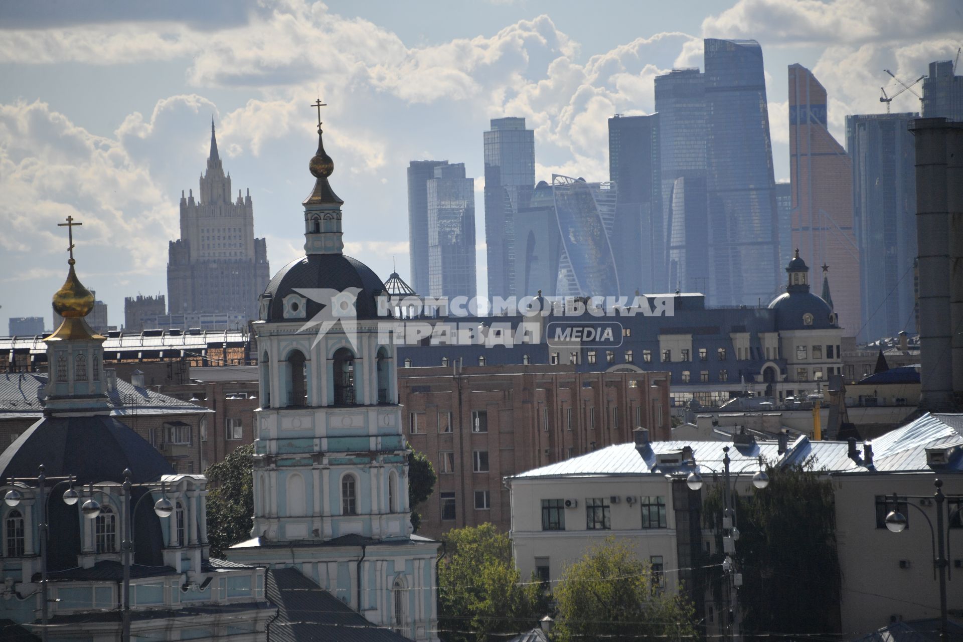 Москва. Вид из окна   квартиры-музея балерины Галины Улановой в высотном доме на Котельнической набережной.