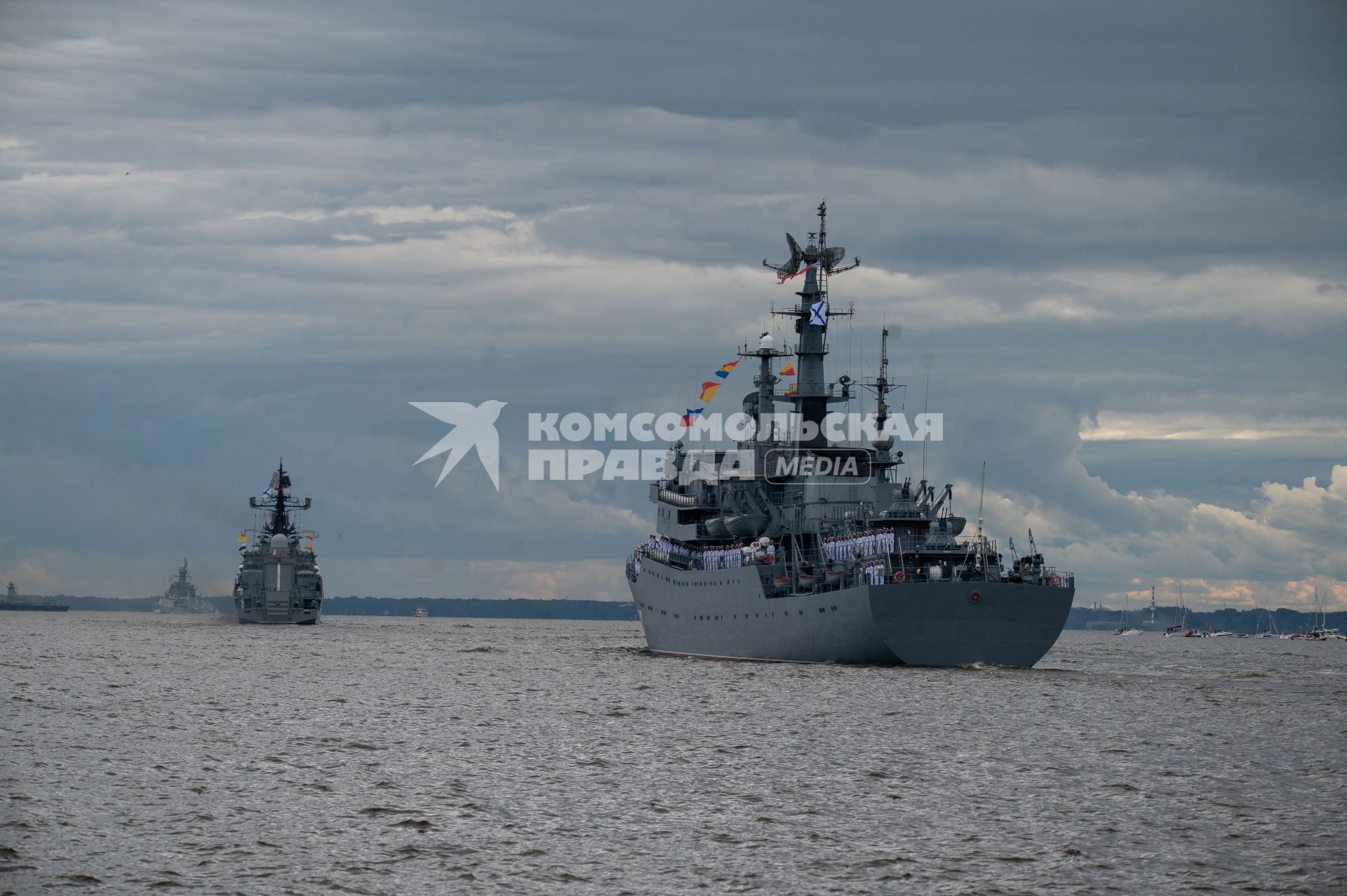 Санкт-Петербург. Кронштадт. Суда во время Главного военно-морского парада в честь Дня Военно-морского флота России.