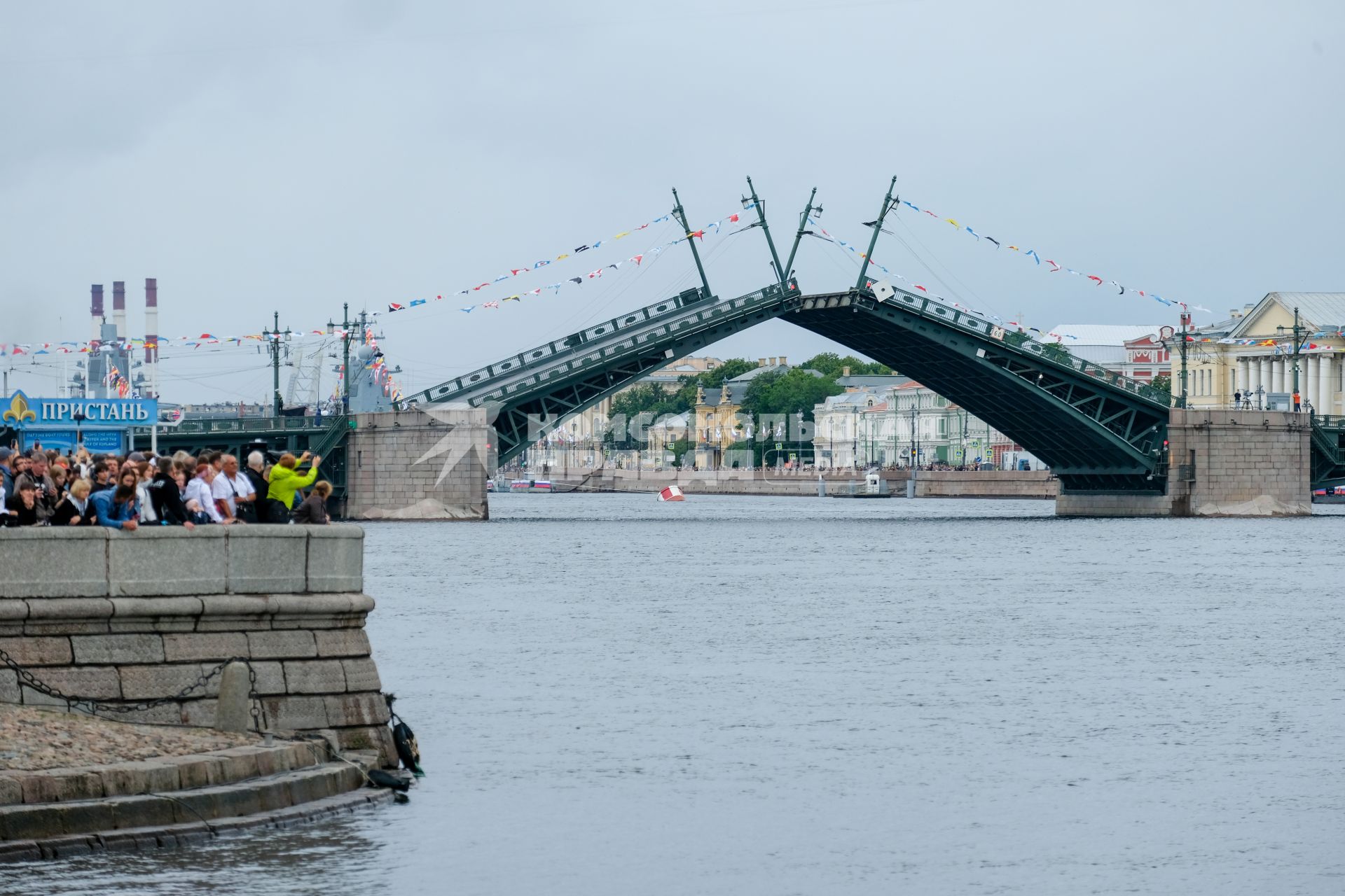 Санкт-Петербург. Во время Главного военно-морского парада в честь Дня Военно-морского флота России.