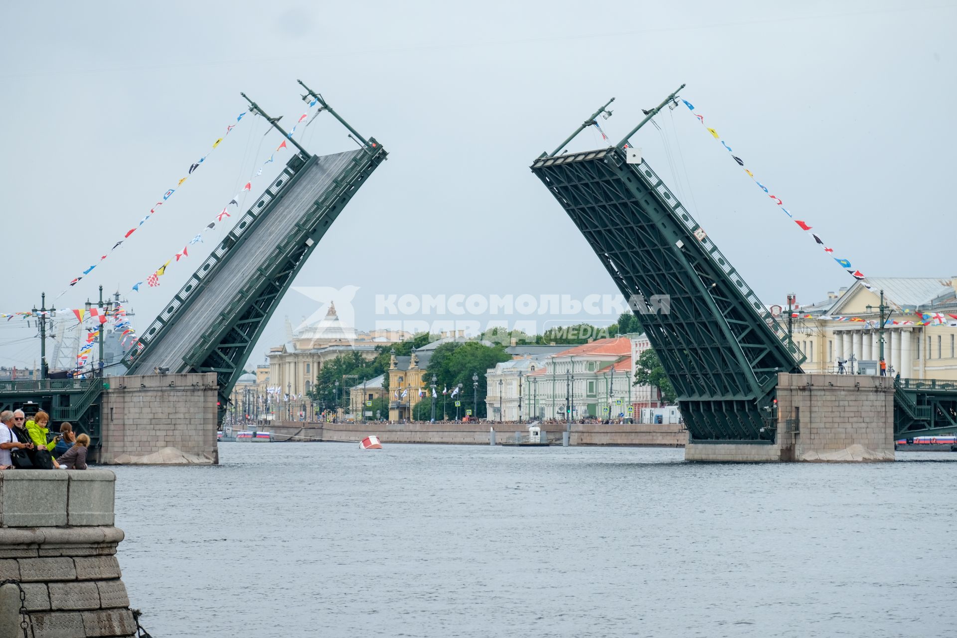 Санкт-Петербург. Во время Главного военно-морского парада в честь Дня Военно-морского флота России.