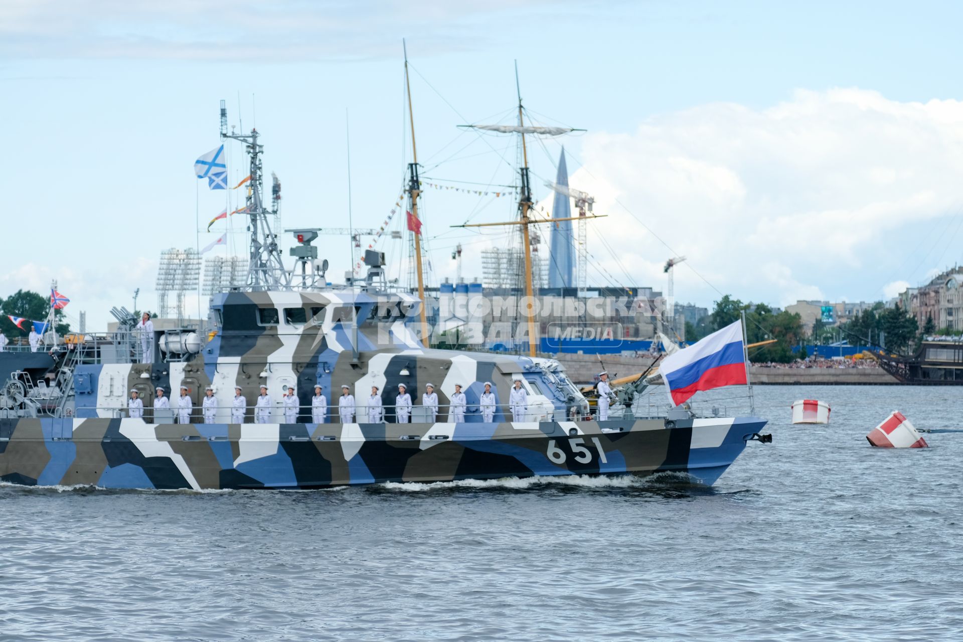 Санкт-Петербург. Противодиверсионный катер во время Главного военно-морского парада в честь Дня Военно-морского флота России.