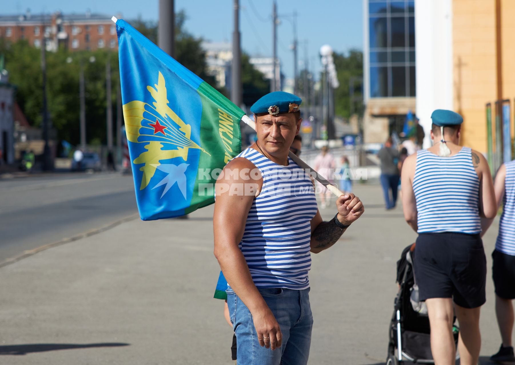 Пермь. Мужчина во время празднования Дня Воздушно-десантных войск России.