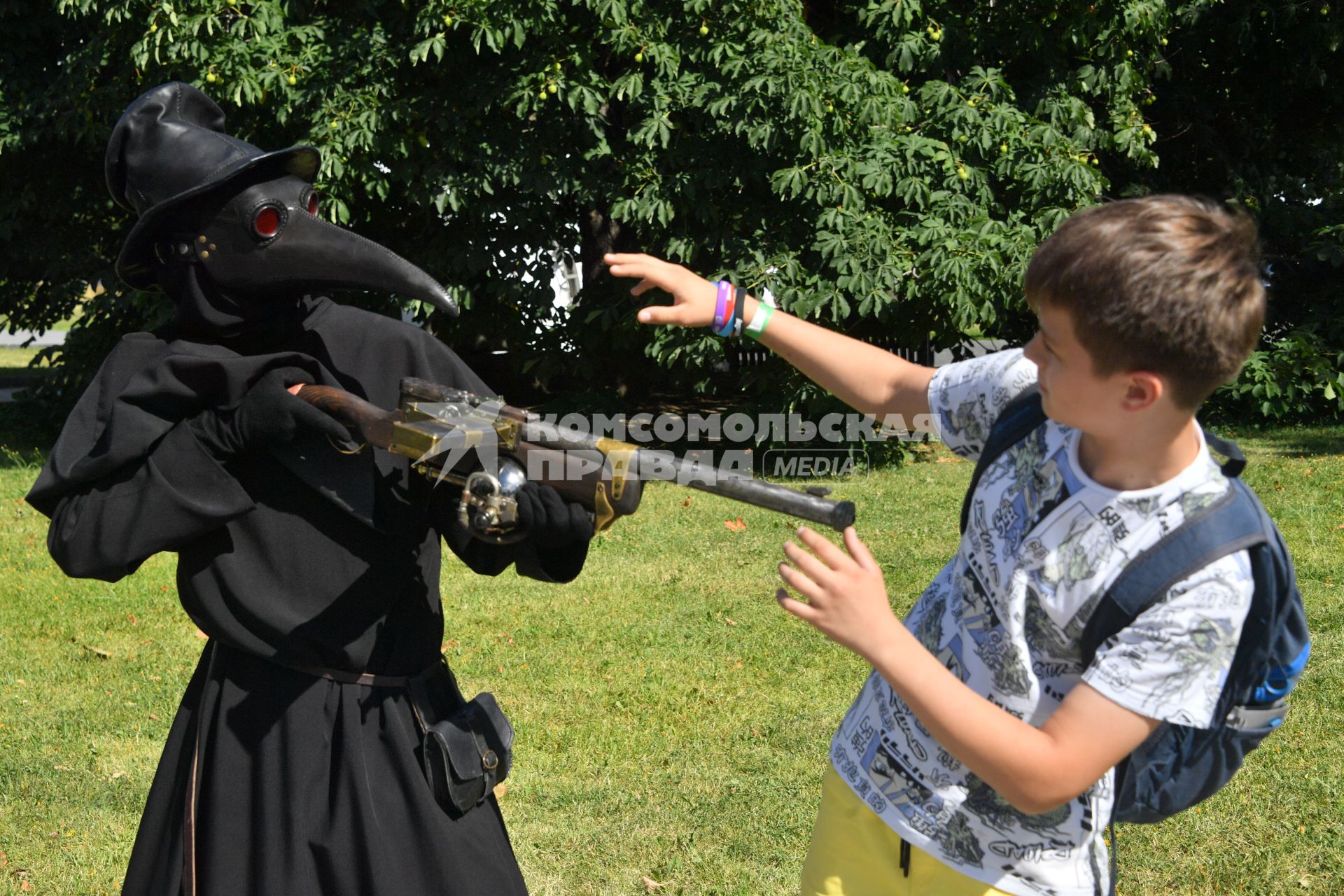 Москва.  Участники международного  фестиваля  науки и технологий Geek Picnic в парке искусств `Музеон`.