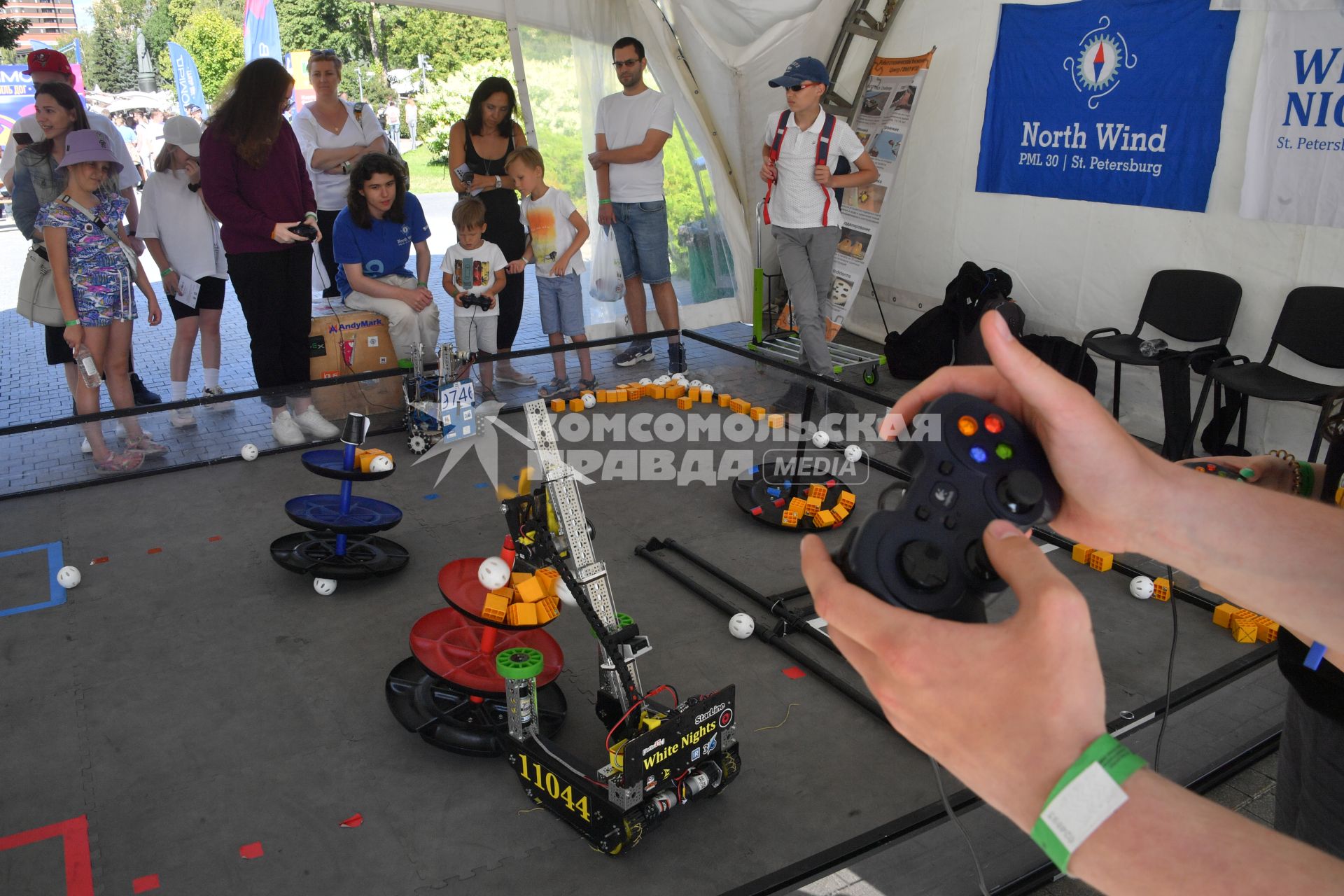 Москва. На международном фестивале науки и технологий Geek Picnic в парке искусств `Музеон`.