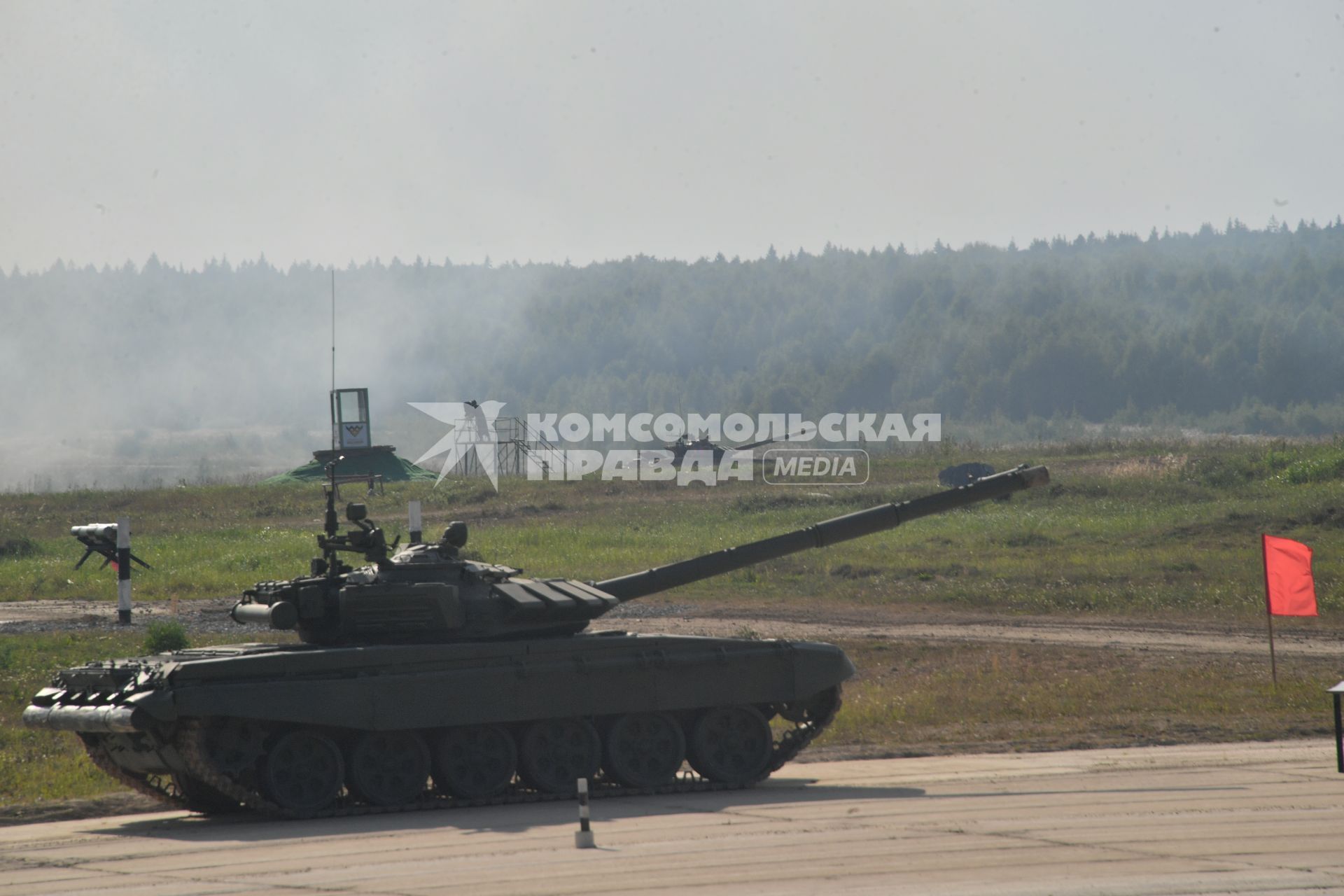 Московская область, Алабино. Танк во время соревнований танковых экипажей в конкурсе `Танковый биатлон-2022` в рамках VIII Армейских международных игр `АрМИ-2022`.