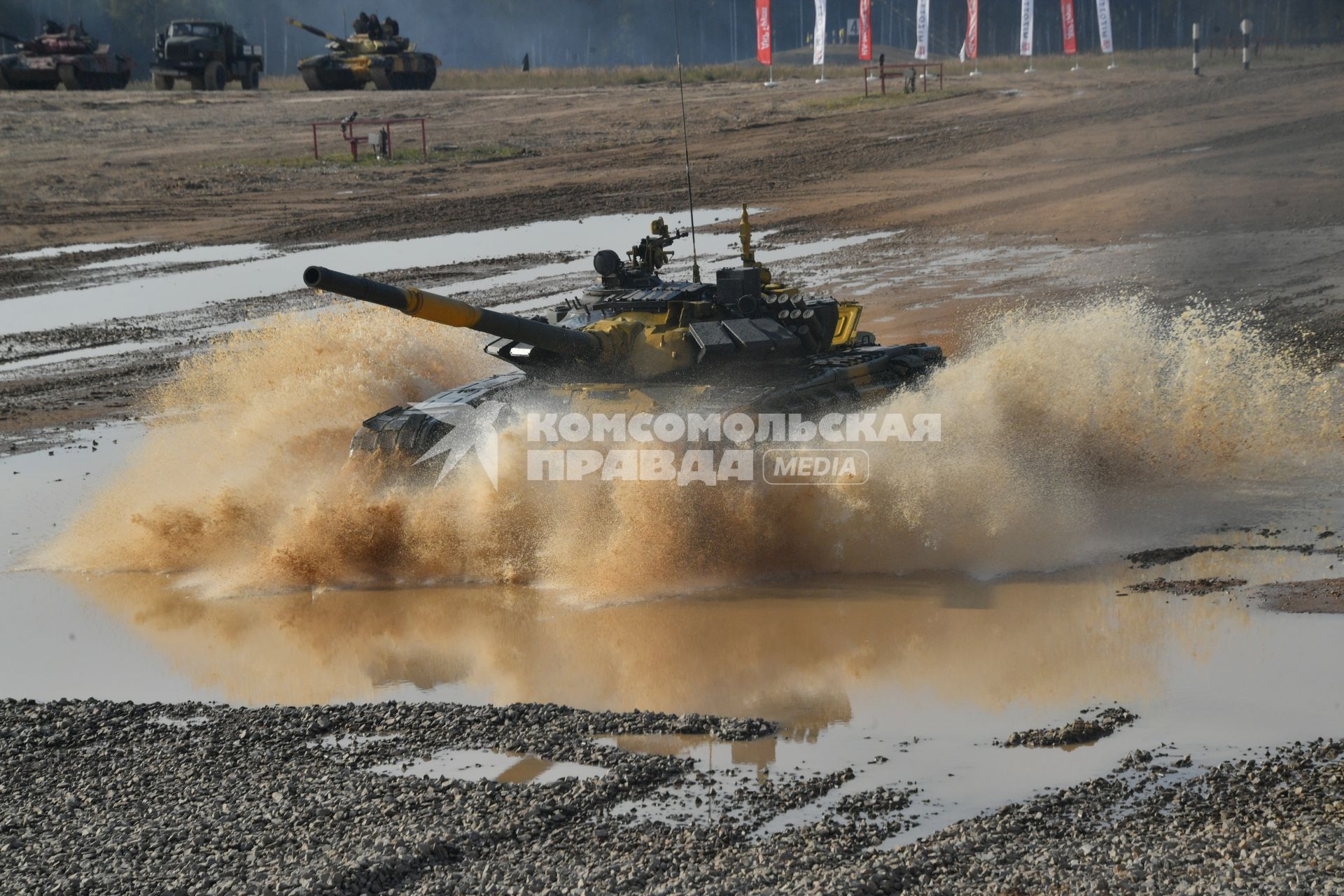 Московская область, Алабино. Танк Т-72Б3 экипажа из Азербайджана во время соревнований танковых экипажей в конкурсе `Танковый биатлон-2022` в рамках VIII Армейских международных игр `АрМИ-2022`.