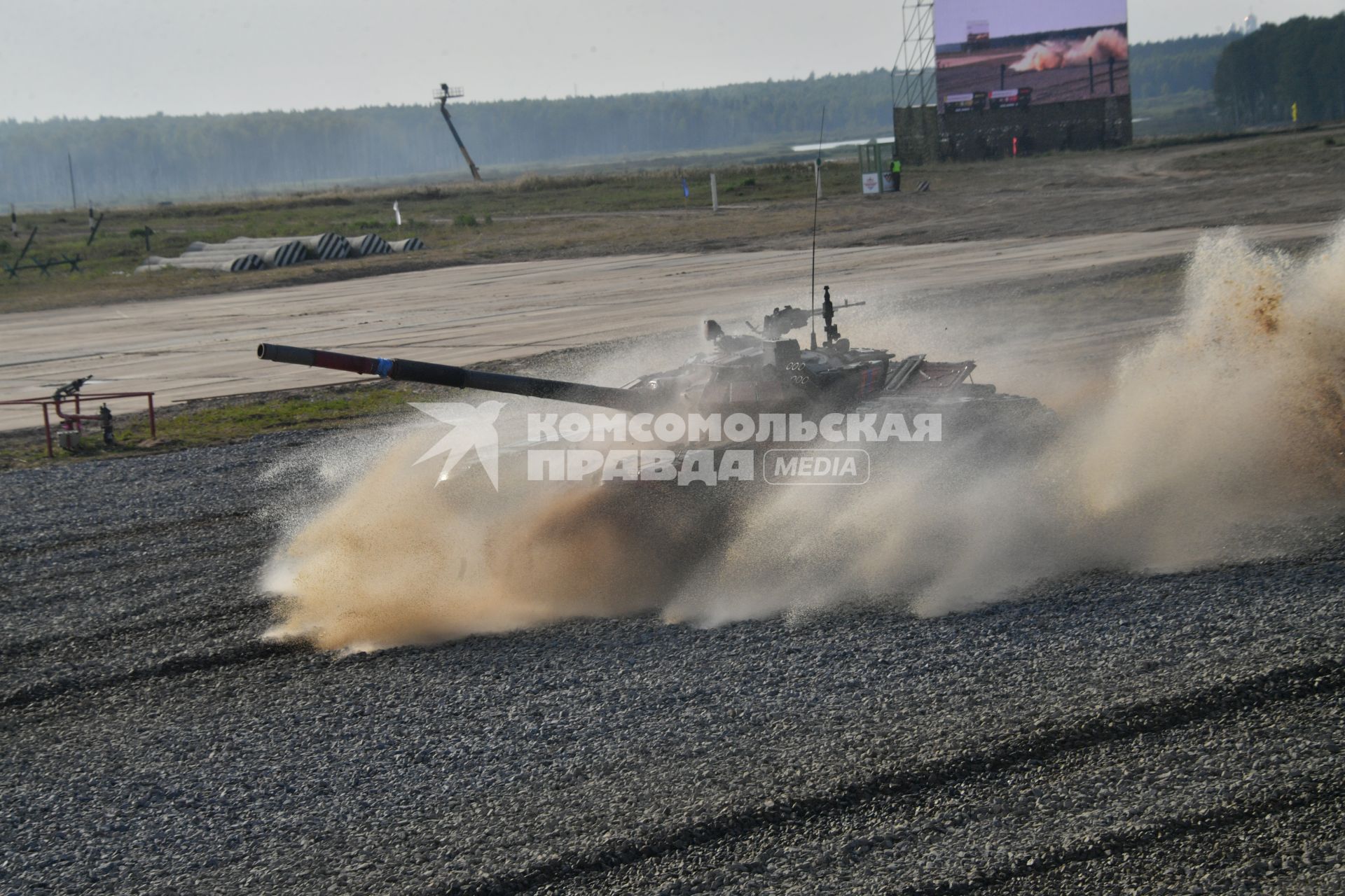 Московская область, Алабино. Танк Т-72Б3 экипажа из Монголии во время соревнований танковых экипажей в конкурсе `Танковый биатлон-2022` в рамках VIII Армейских международных игр `АрМИ-2022`.