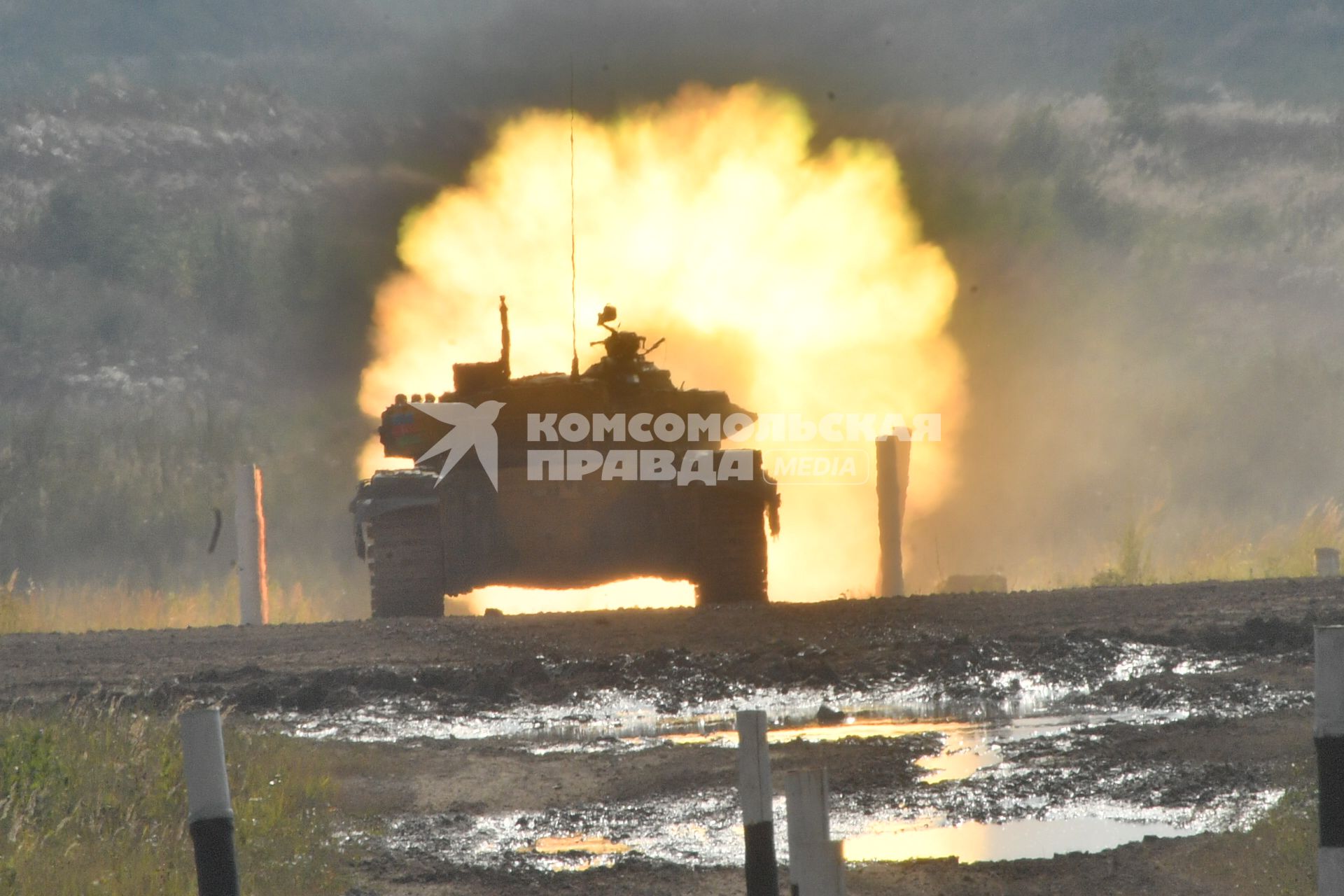 Московская область, Алабино. Танк Т-72Б3 экипажа из Азербайджана во время соревнований танковых экипажей в конкурсе `Танковый биатлон-2022` в рамках VIII Армейских международных игр `АрМИ-2022`.