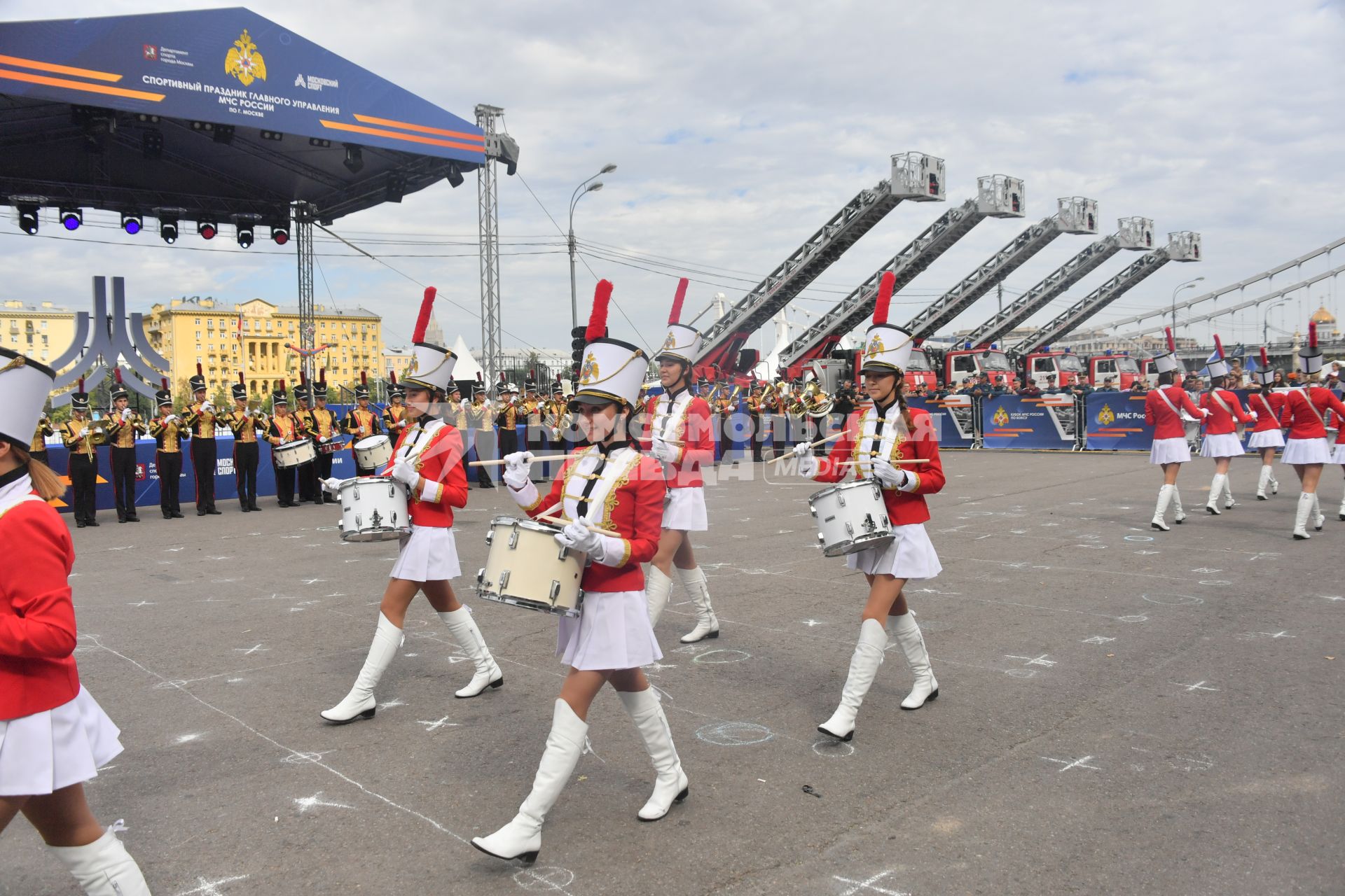 Москва. Во время III Международного пожарно-спасательного конгресса на территории Парка Горького.