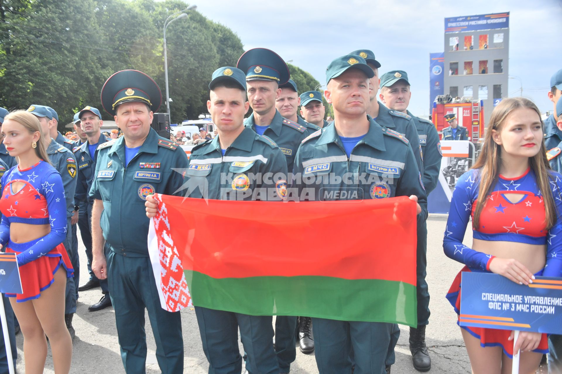 Москва. Во время III Международного пожарно-спасательного конгресса на территории Парка Горького.