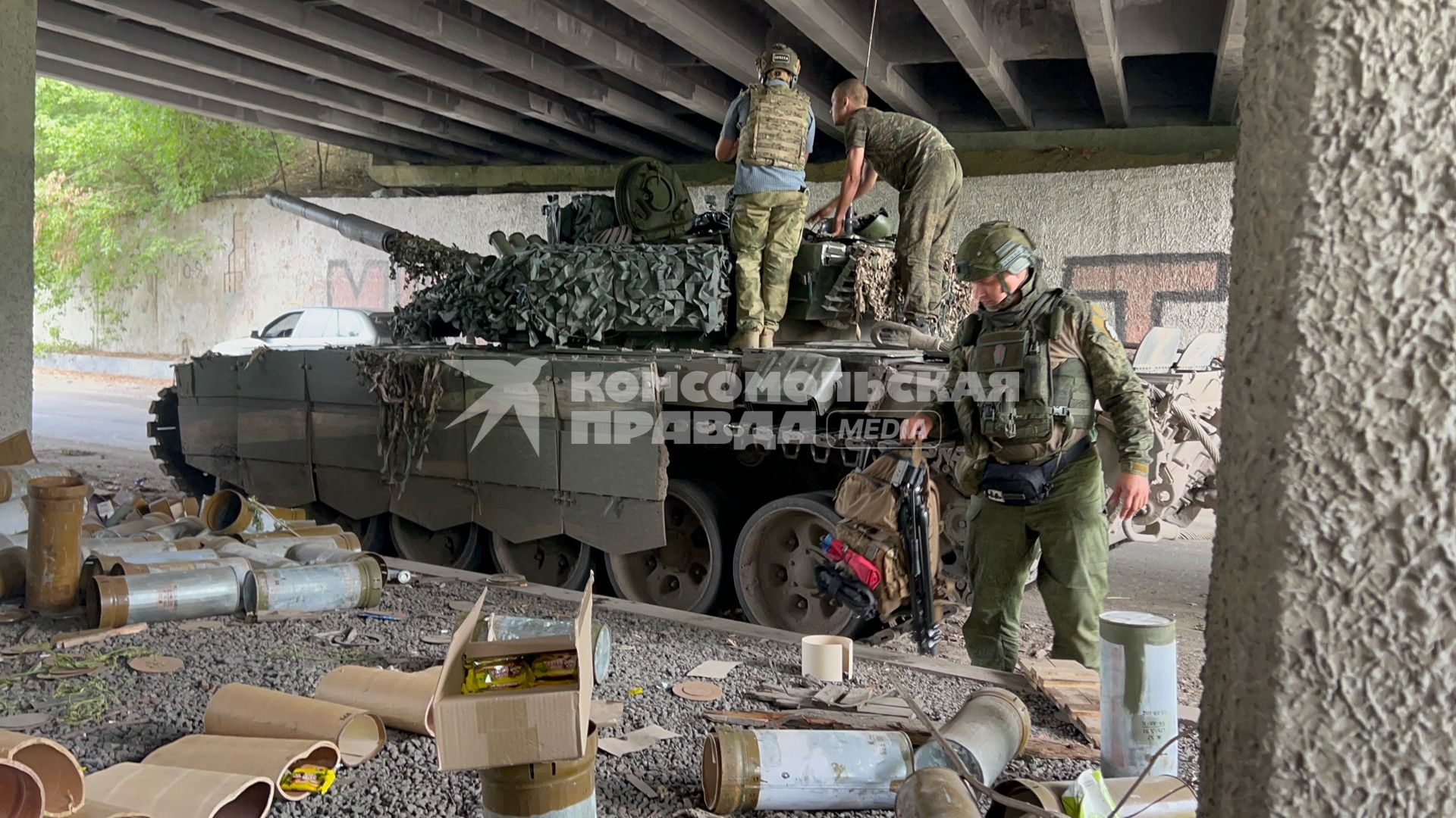 Донецкая область. Военнослужащие ДНР в освобожденном поселке Пески.