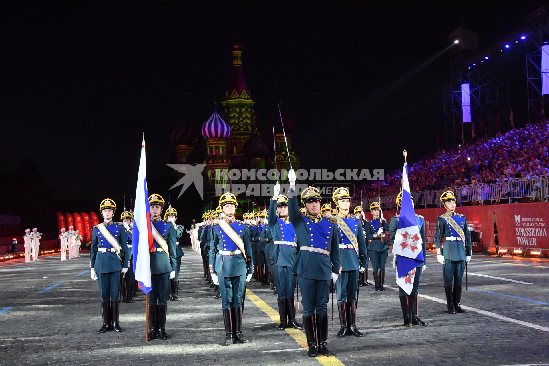 Москва. Рота специального караула Президентского полка во время выступления на Международном военно-музыкальном фестивале `Спасская башня` на Красной площади.