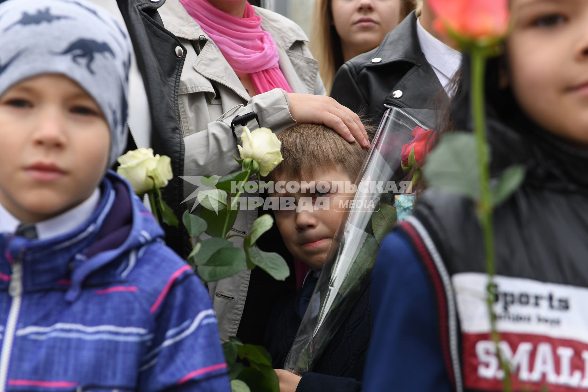 Москва.  Школьники перед началом торжественной линейки, посвященной Дню знаний.