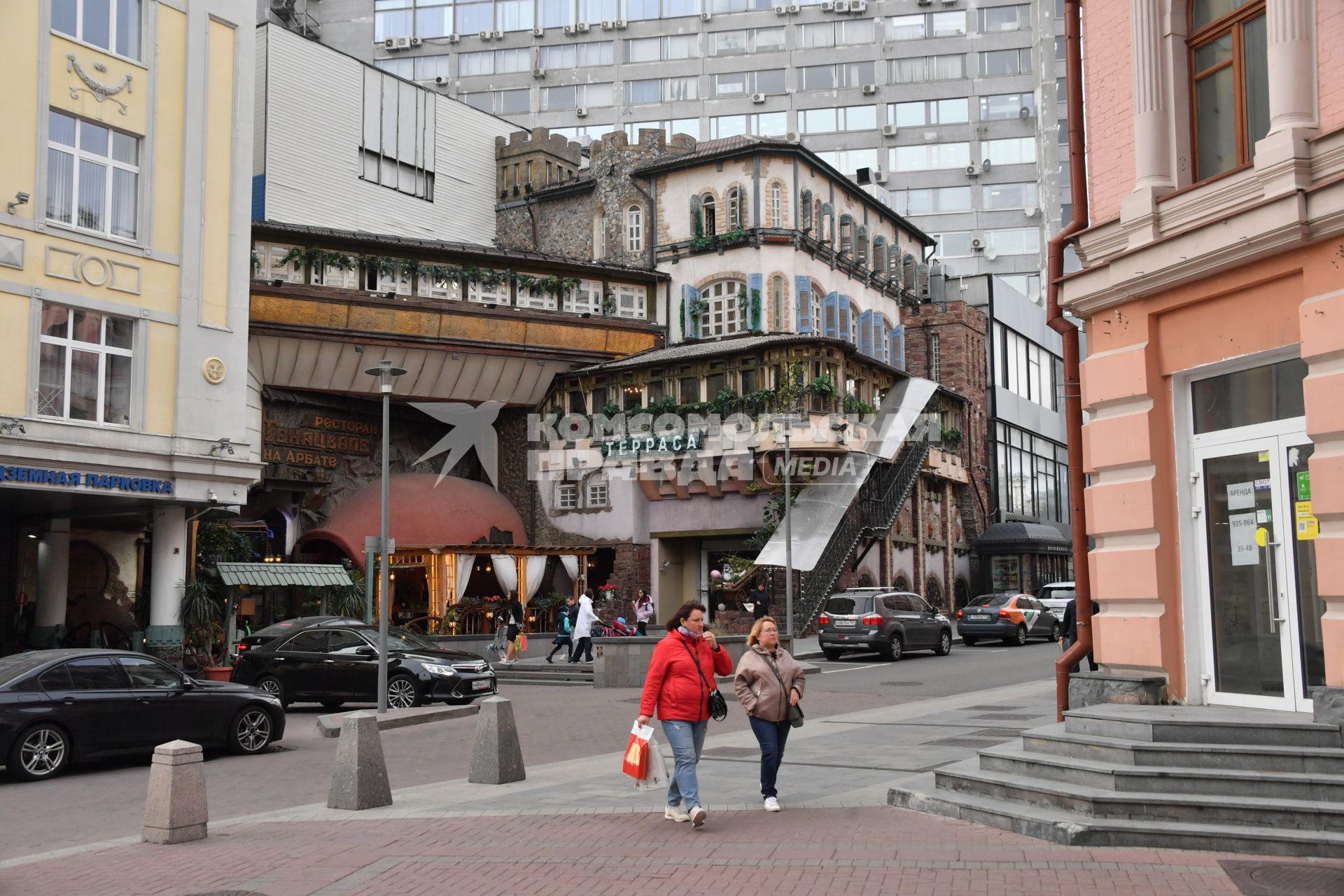 Москва. Вид на грузинский ресторан `Терраса` на Новом Арбате.