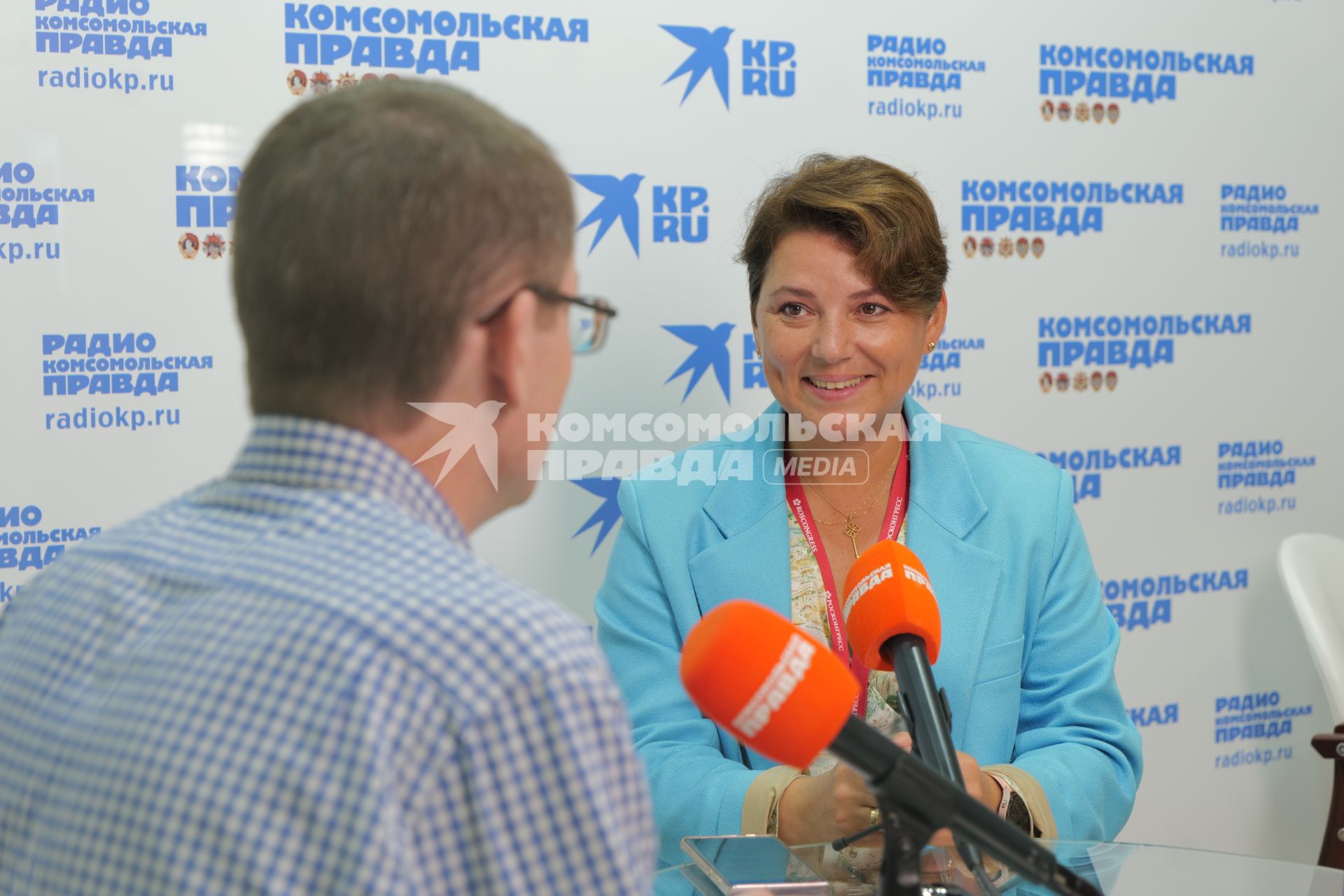 Владивосток. Проректор по образовательной деятельности мастерской управления `Сенеж` Мария Афонина в Открытой студии ИД `Комсомольская правда` во второй день работы Восточного экономического форума-2022.