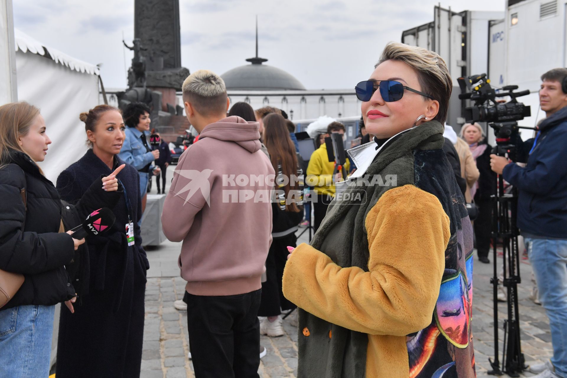 Москва. Певица катя Лель перед началом выступления на концерте Муз-тв`День Рождения Москвы на Поклонной горе`, приуроченного к 875-летию города.