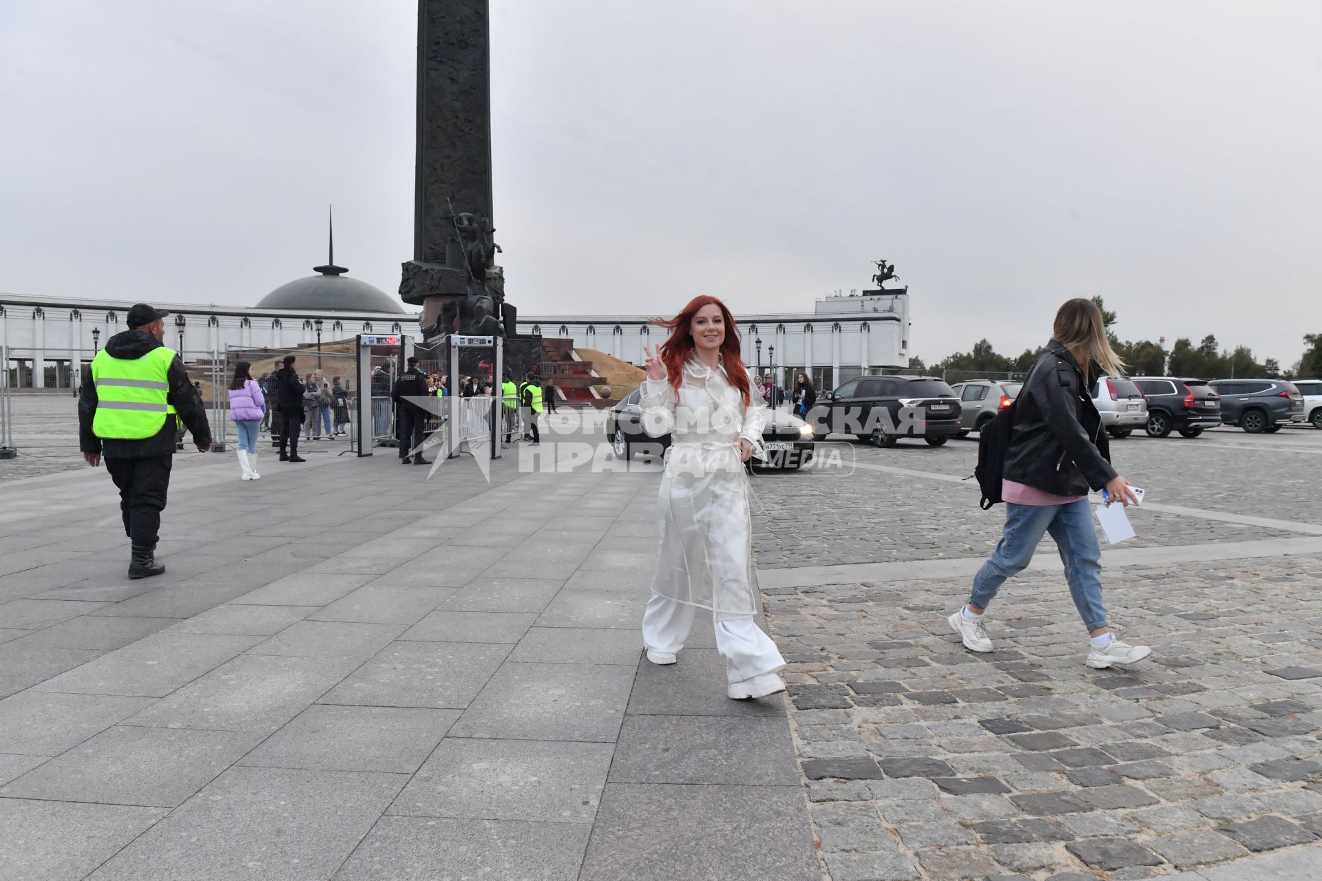 Москва.  Певица Юлия Савичева во время выступления на концерте Муз-тв`День Рождения Москвы на Поклонной горе`, приуроченного к 875-летию города.