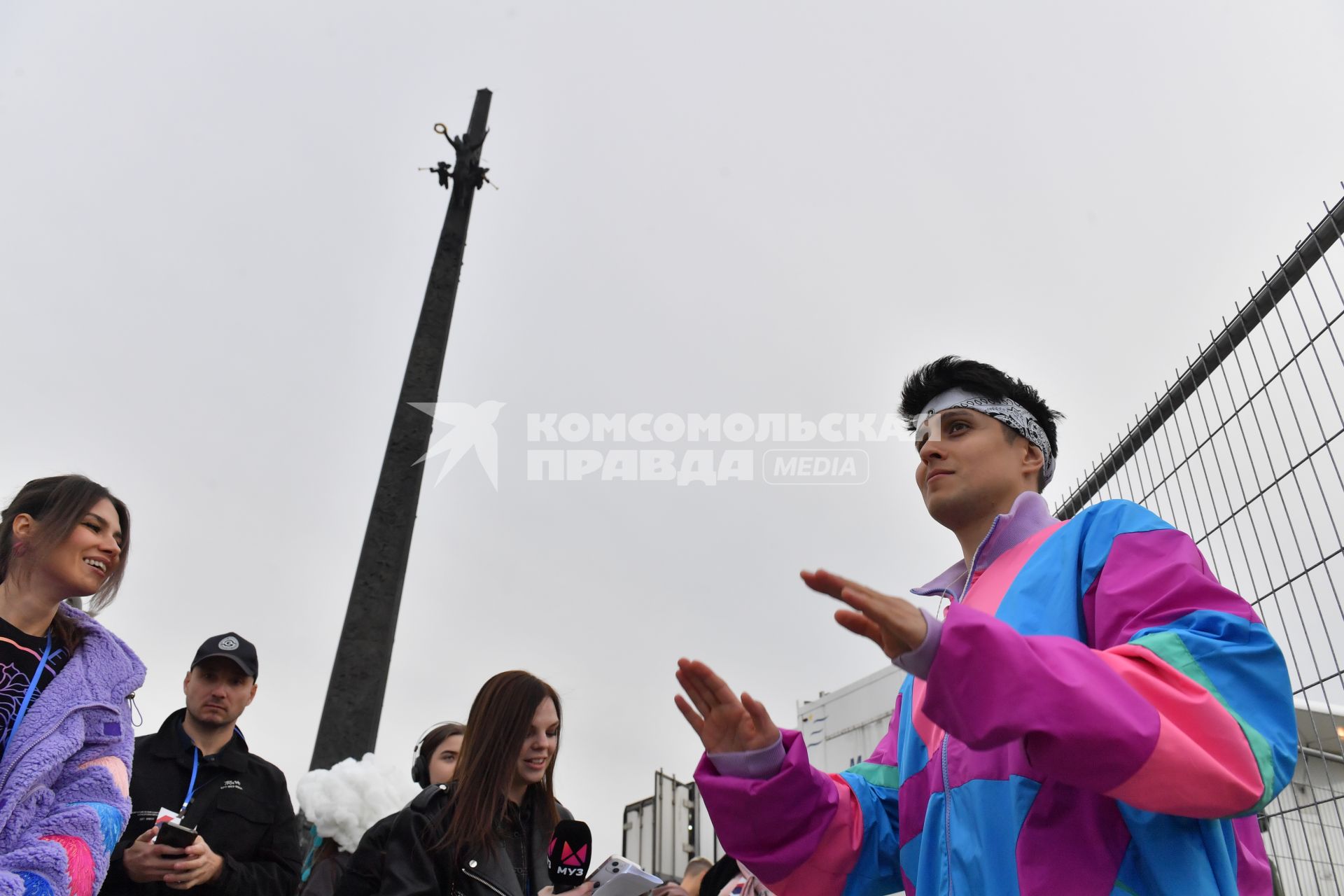 Москва. Певец Хабиб Шарипов во время выступления на концерте Муз-тв`День Рождения Москвы на Поклонной горе`, приуроченного к 875-летию города.