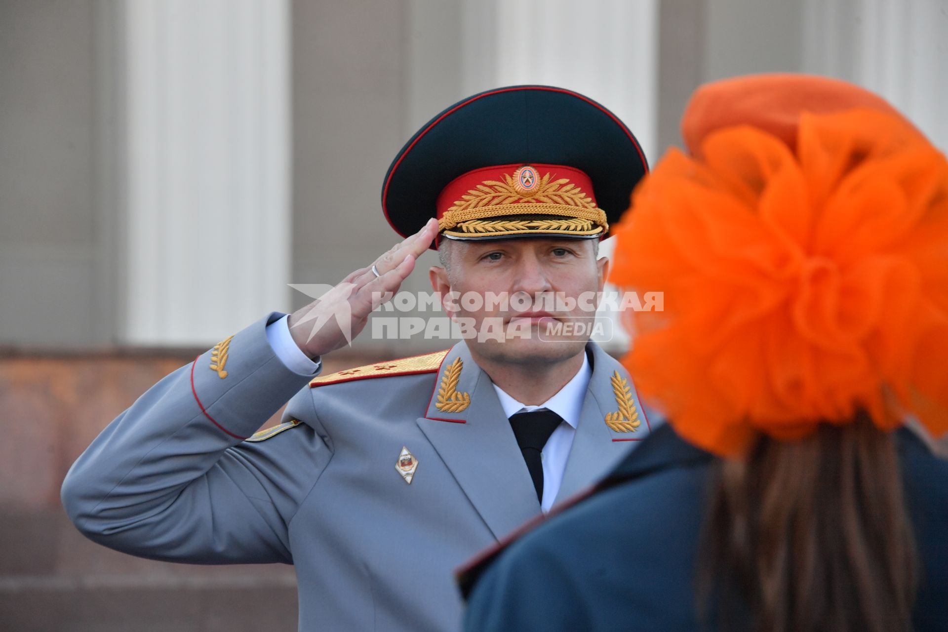 Москва. Министр РФ по делам гражданской обороны, чрезвычайным ситуациям и ликвидации последствий стихийных бедствий (МЧС) Александр Куренков на торжественной церемонии принятия присяги курсантами Академии государственной противопожарной службы МЧС России на ВДНХ.