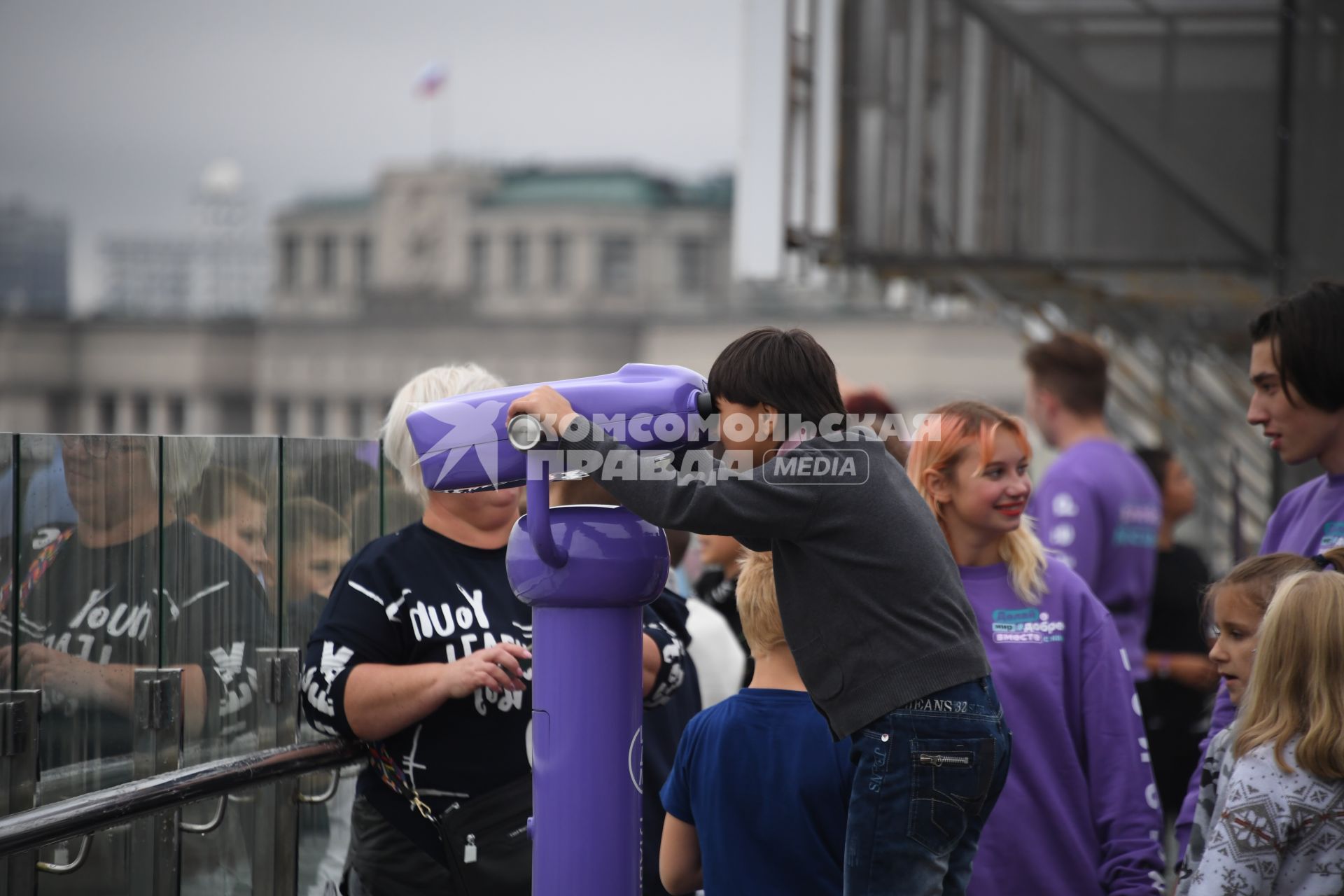 Москва.  На смотровой площадке  `Центрального Детского Мира на Лубянк`.
