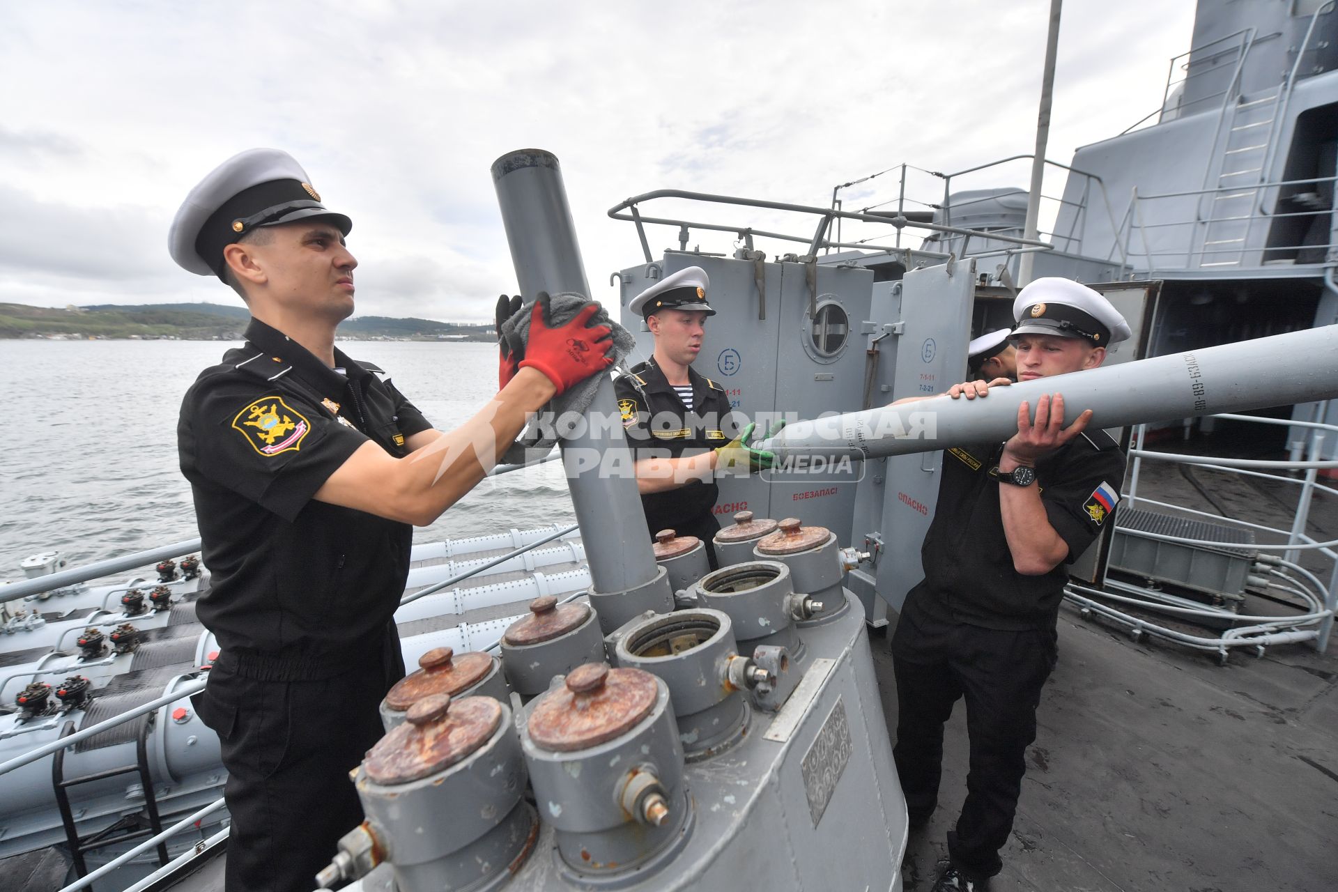 Россия. Приморский край. Военнослужащие на фрегате Тихоокеанского флота России \"Маршал Шапошников\" во время стратегических командно-штабных учений (СКШУ) \"Восток-2022\" в акватории залива Петра Великого в Японском море.