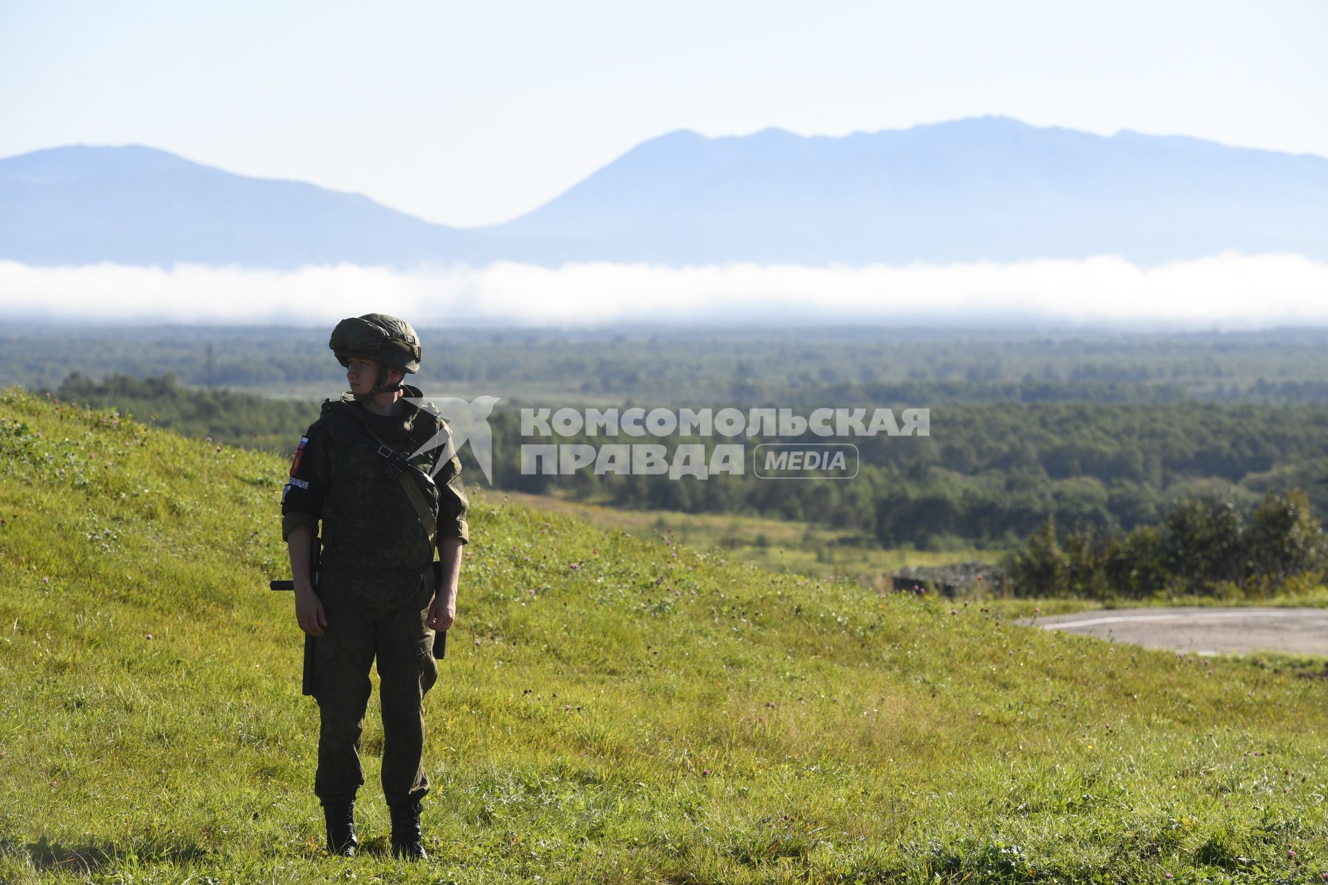 Россия. Приморский край. Военнослужащий  во время стратегических командно-штабных учений (СКШУ) \"Восток-2022\" .