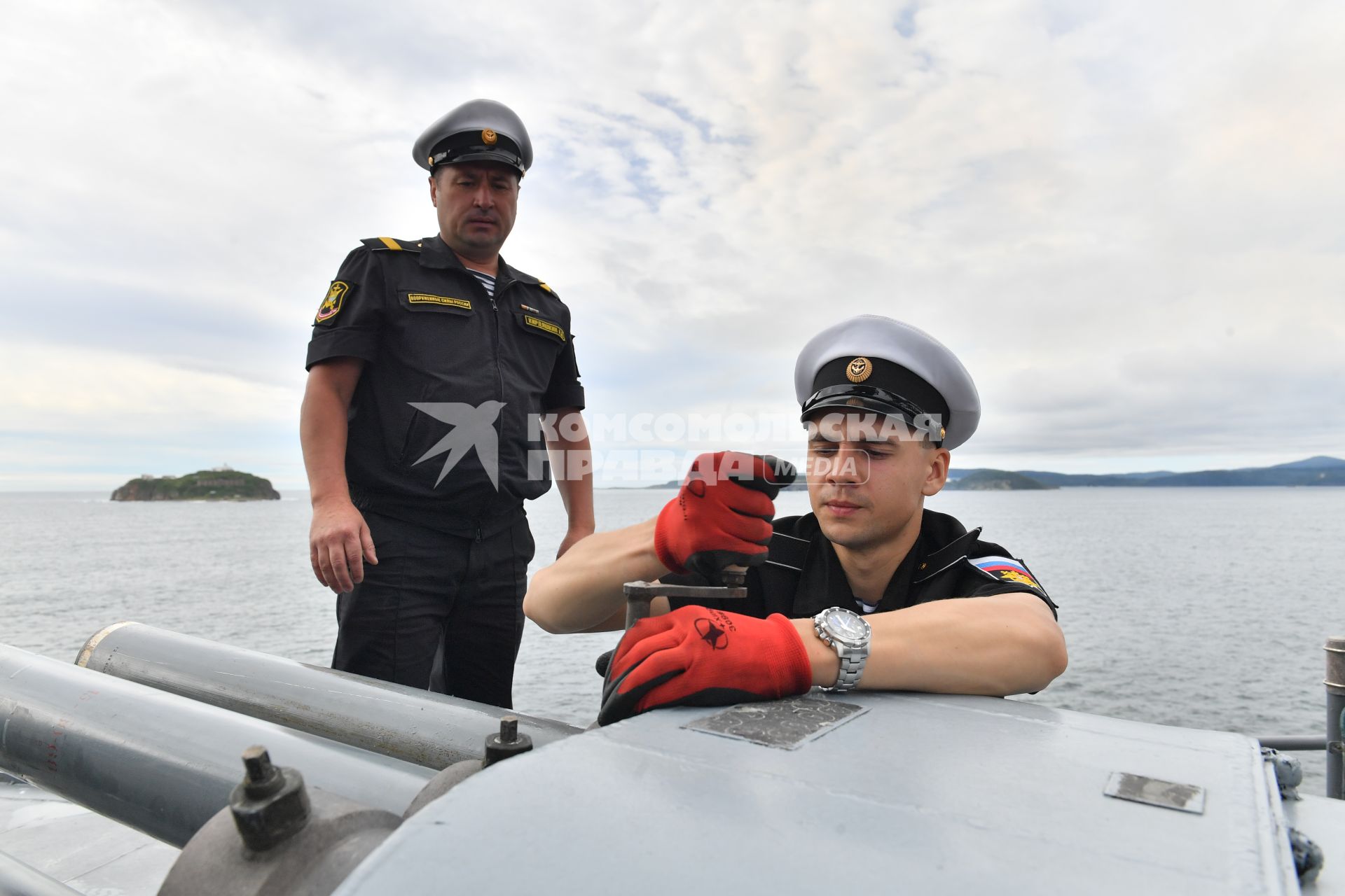 Россия. Приморский край. Военнослужащие на фрегате Тихоокеанского флота России \"Маршал Шапошников\" во время стратегических командно-штабных учений (СКШУ) \"Восток-2022\" в акватории залива Петра Великого в Японском море.