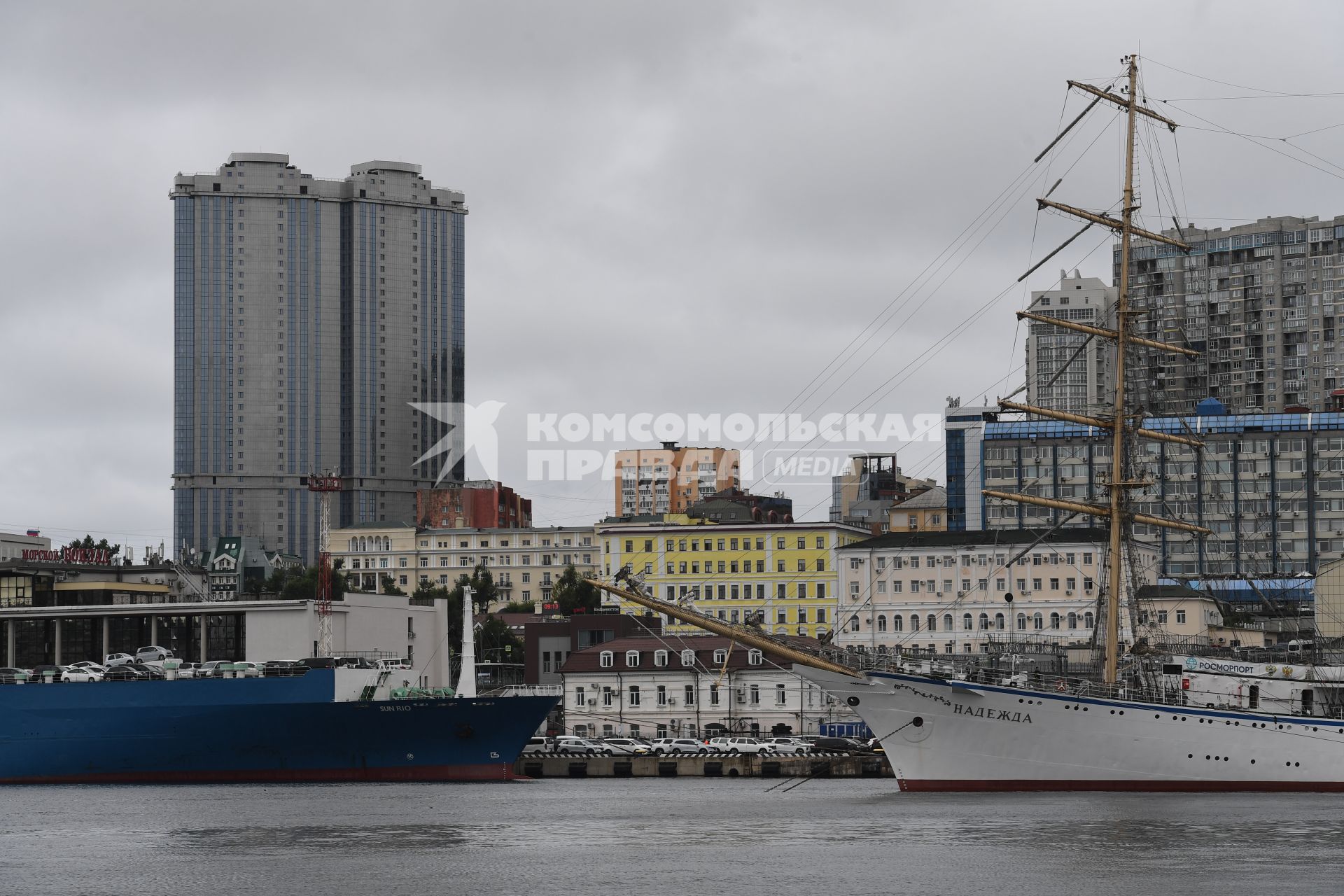 Россия. Приморский край. Вид на порт Владивостока.