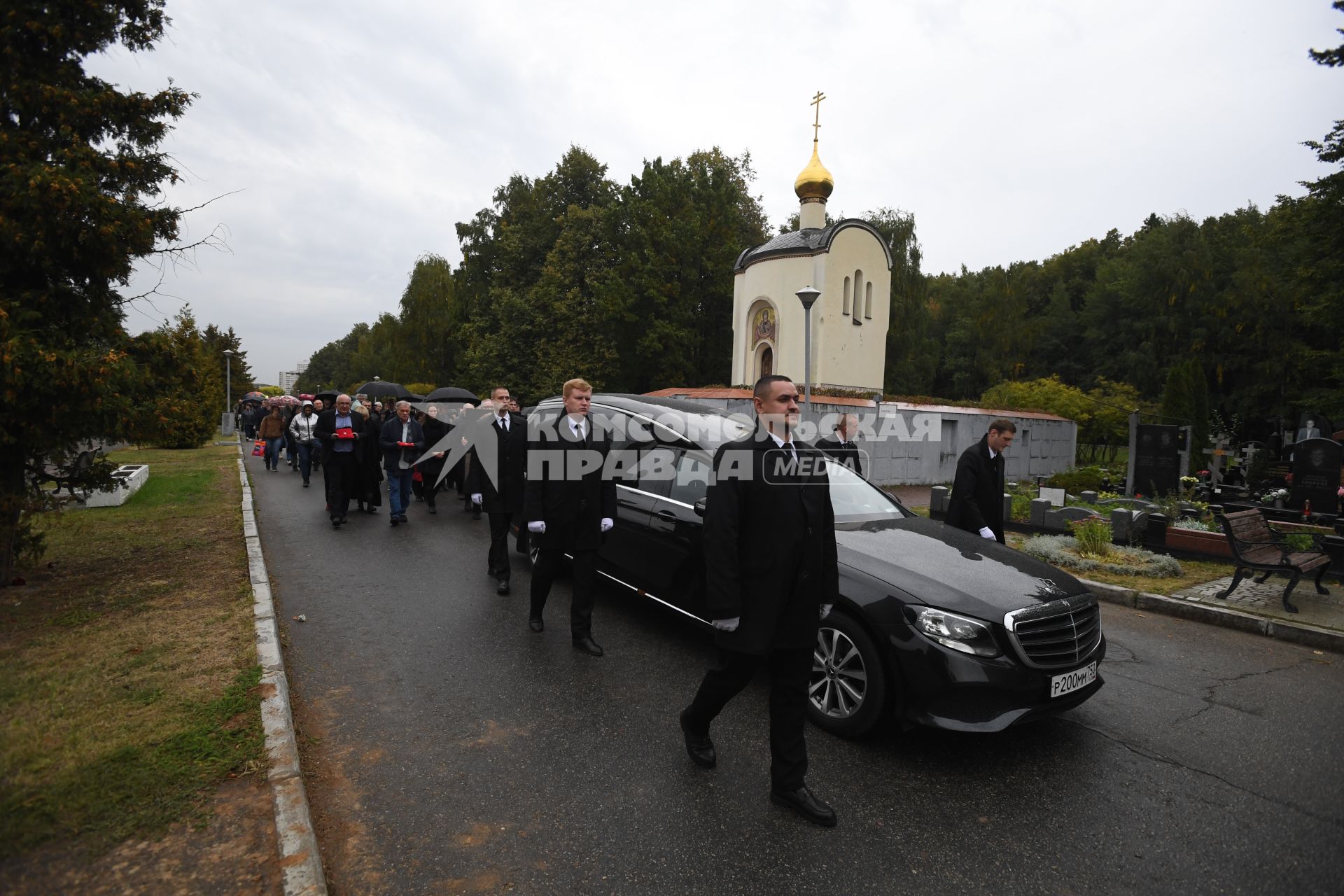 Москва. На церемонии прощания с генеральный директором медиагруппы `Комсомольской правды` Владимиром Сунгоркиным на Троекуровском кладбище.