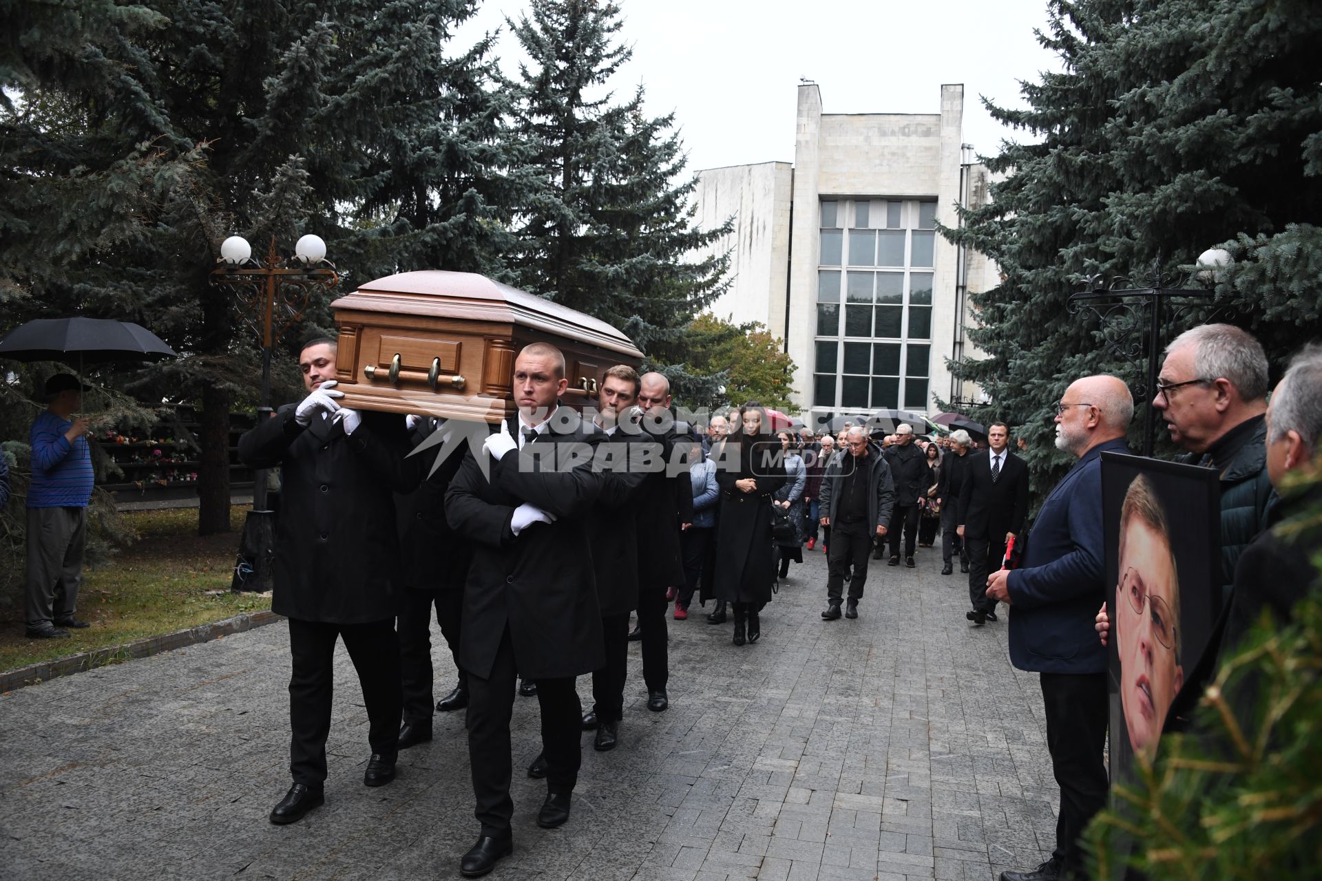 Москва. Гроб с телом генерального директора медиагруппы `Комсомольской правды` Владимира Сунгоркина после церемонии прощания в похоронном доме `Троекурово`.