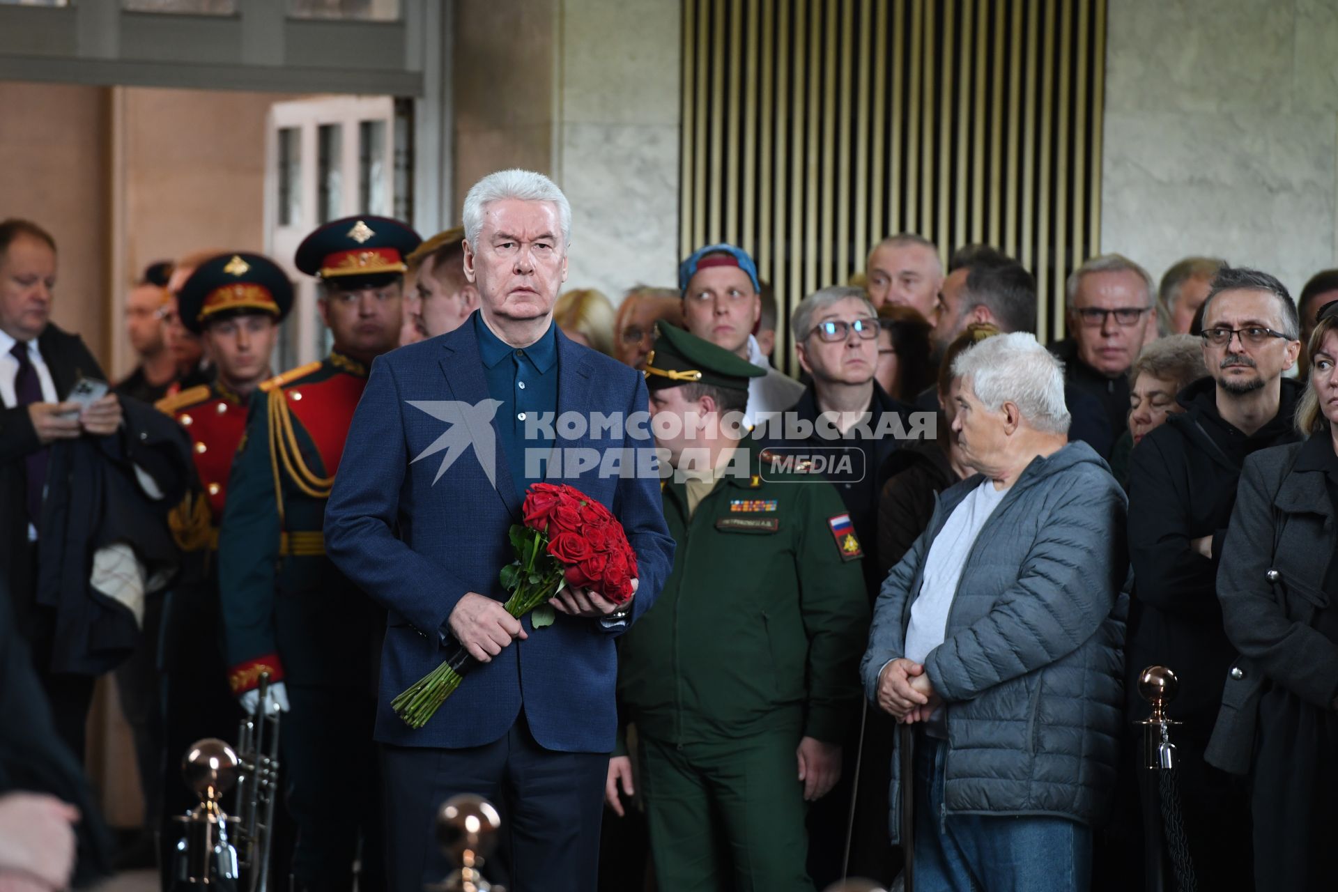 Москва. Мэр Москвы Сергей Собянин (в центер) на церемонии прощания с генеральным директором медиагруппы `Комсомольской правды` Владимиром Сунгоркиным в похоронном доме `Троекурово`.