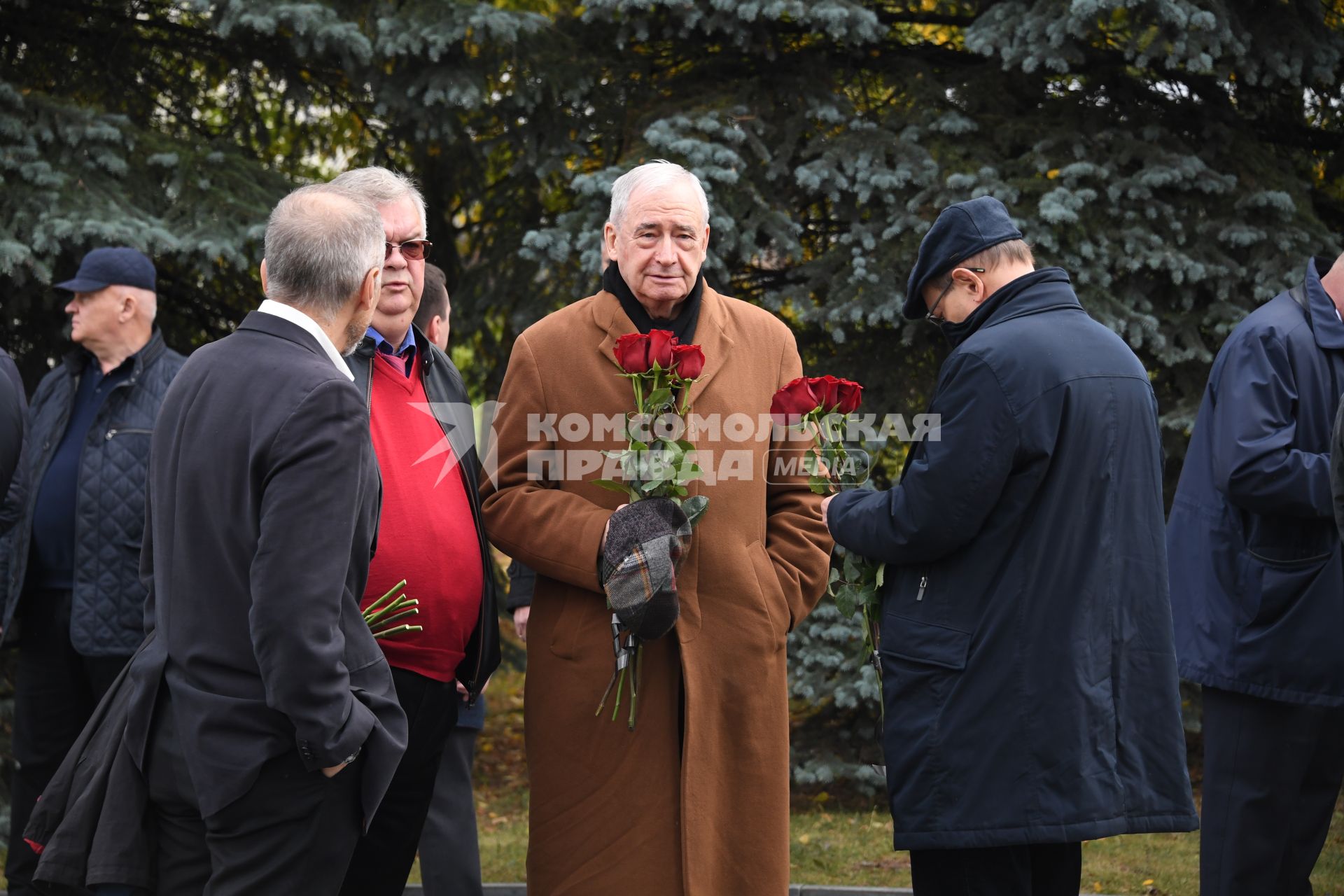 Москва. Журналист Николай Долгополов (в центре) на церемонии прощания с генеральным директором медиагруппы `Комсомольской правды` Владимиром Сунгоркиным в похоронном доме `Троекурово`.