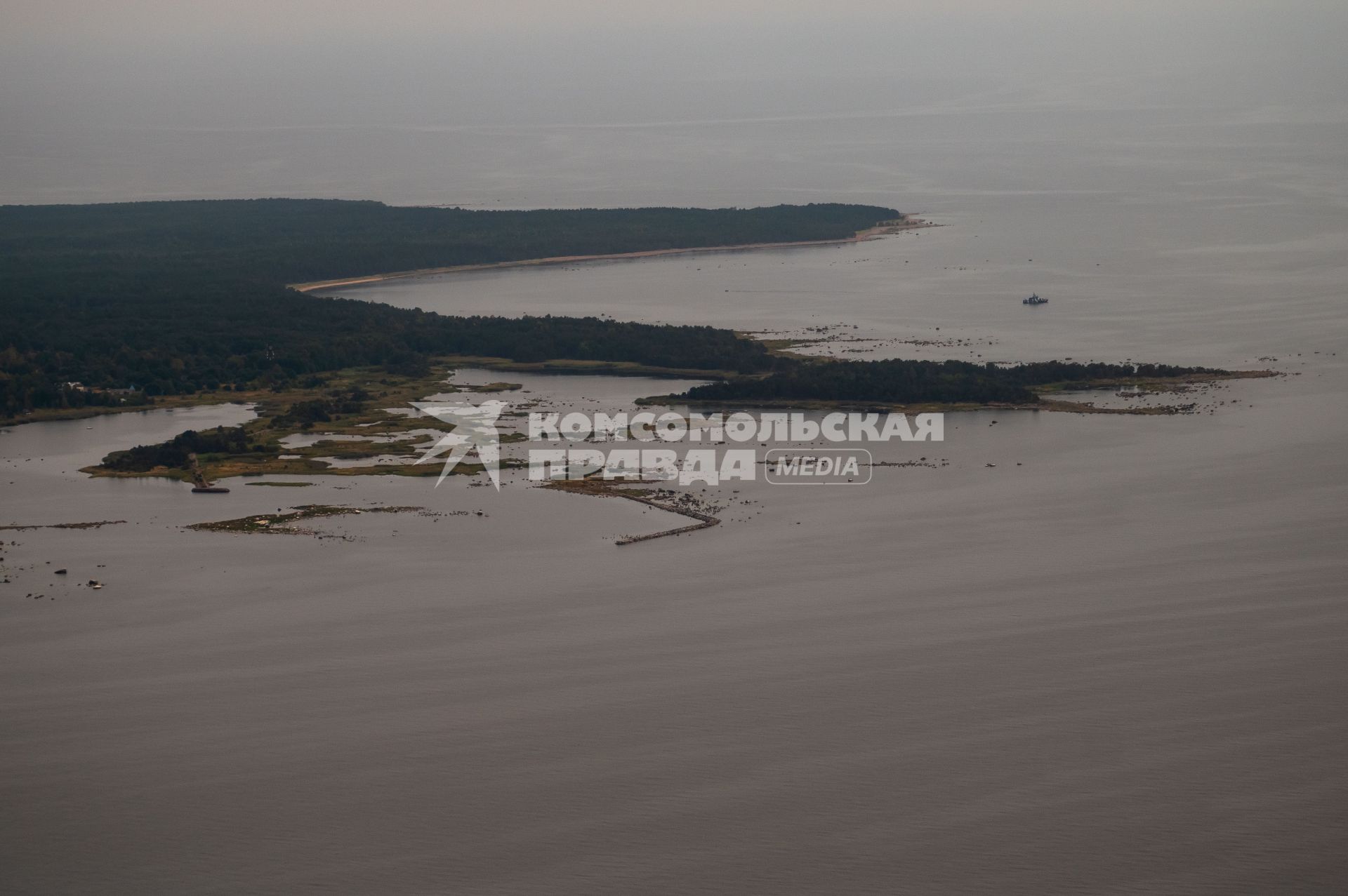 Ленинградская  область. Вид на остров Гогланд в Финском заливе.