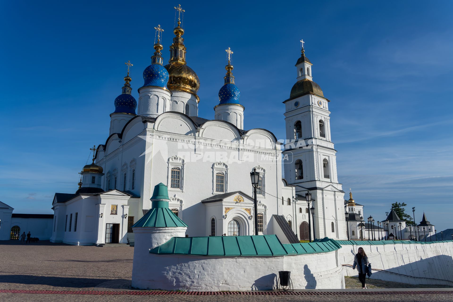 Тобольск. Вид на Софийско-Успенский собор Тобольского кремля.