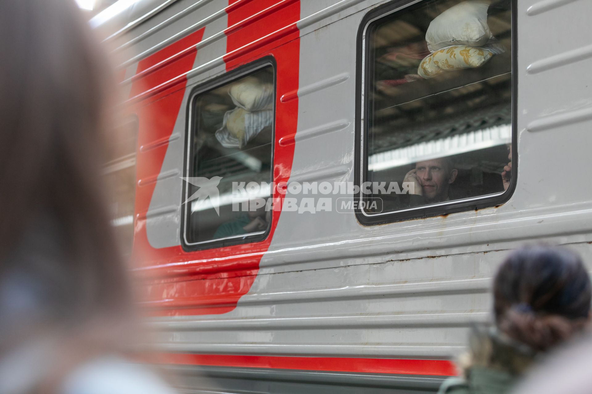 Красноярск. Проводы мобилизованных мужчин на железнодорожном вокзале перед отправкой на учебный сбор в Омскую область. Президент РФ Владимир Путин 21 сентября подписал указ о проведении в стране частичной мобилизации.