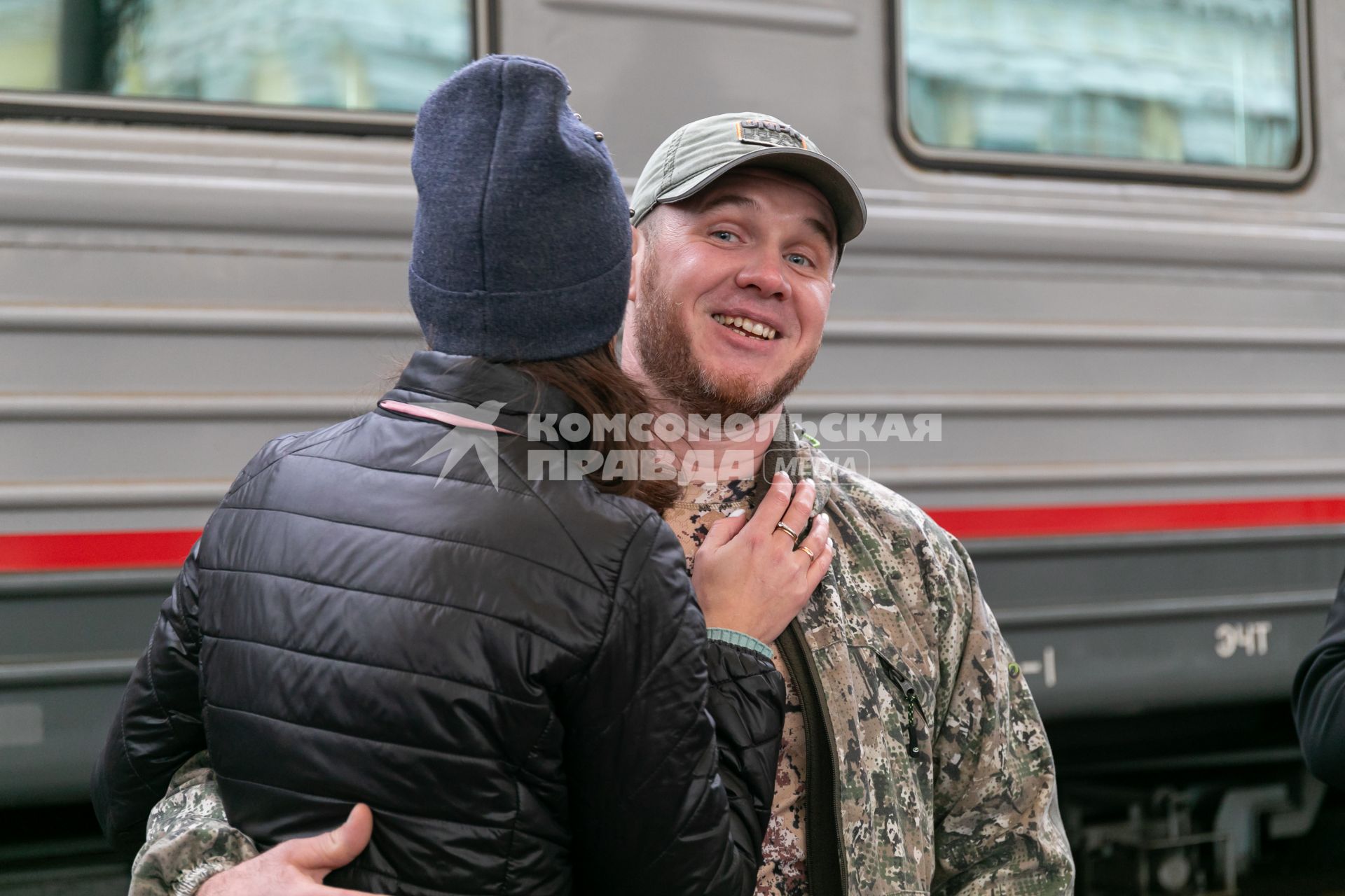 Красноярск. Проводы мобилизованных мужчин, призванных на военную службу в ходе частичной мобилизации, на вокзале перед отправкой. Президент РФ Владимир Путин 21 сентября подписал указ о проведении в стране частичной мобилизации.