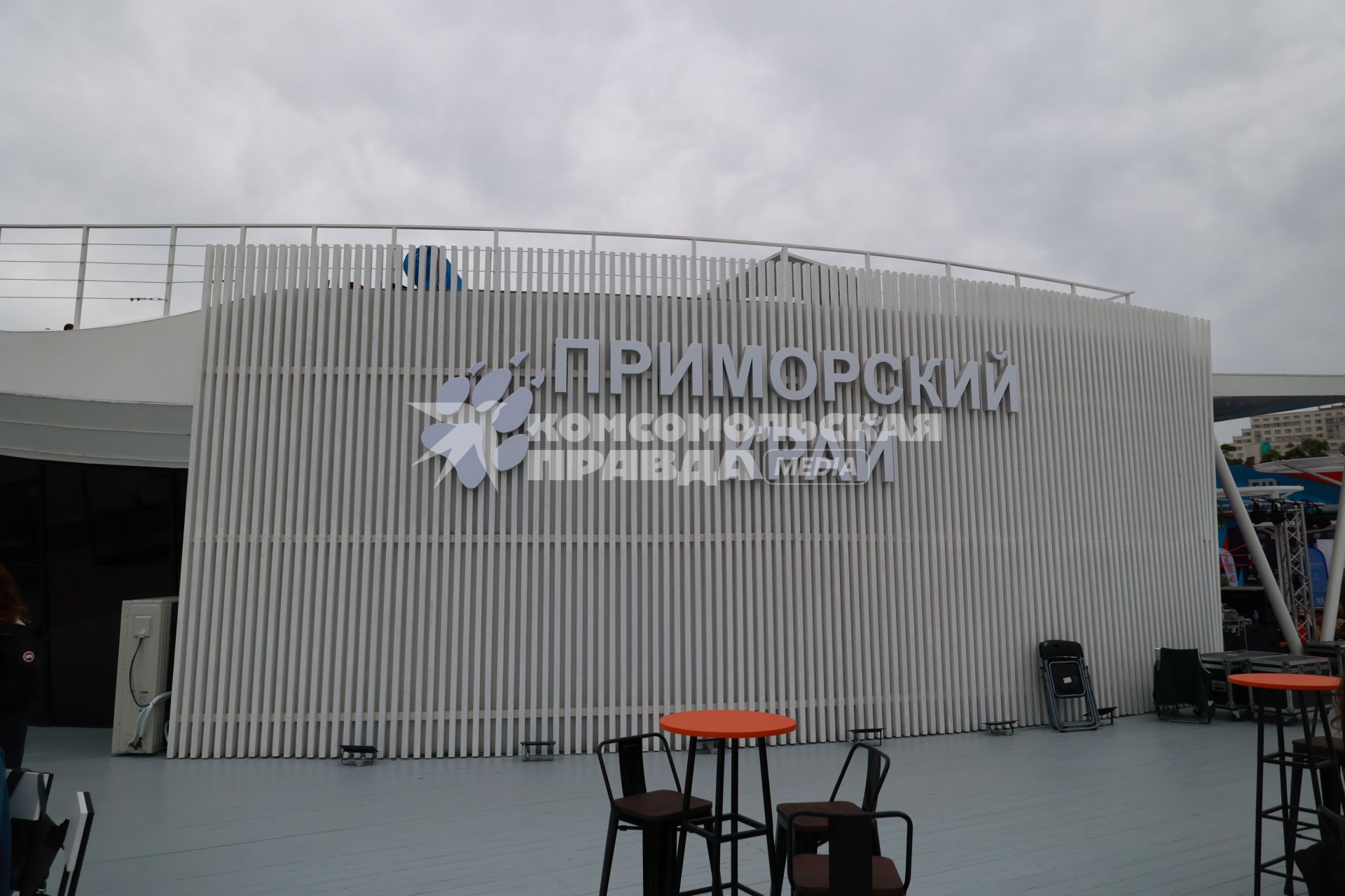 Владивосток. Павильон Приморского края  на выставке `Улица Дальнего Востока` в первый день работы Восточного экономического форума-2022.