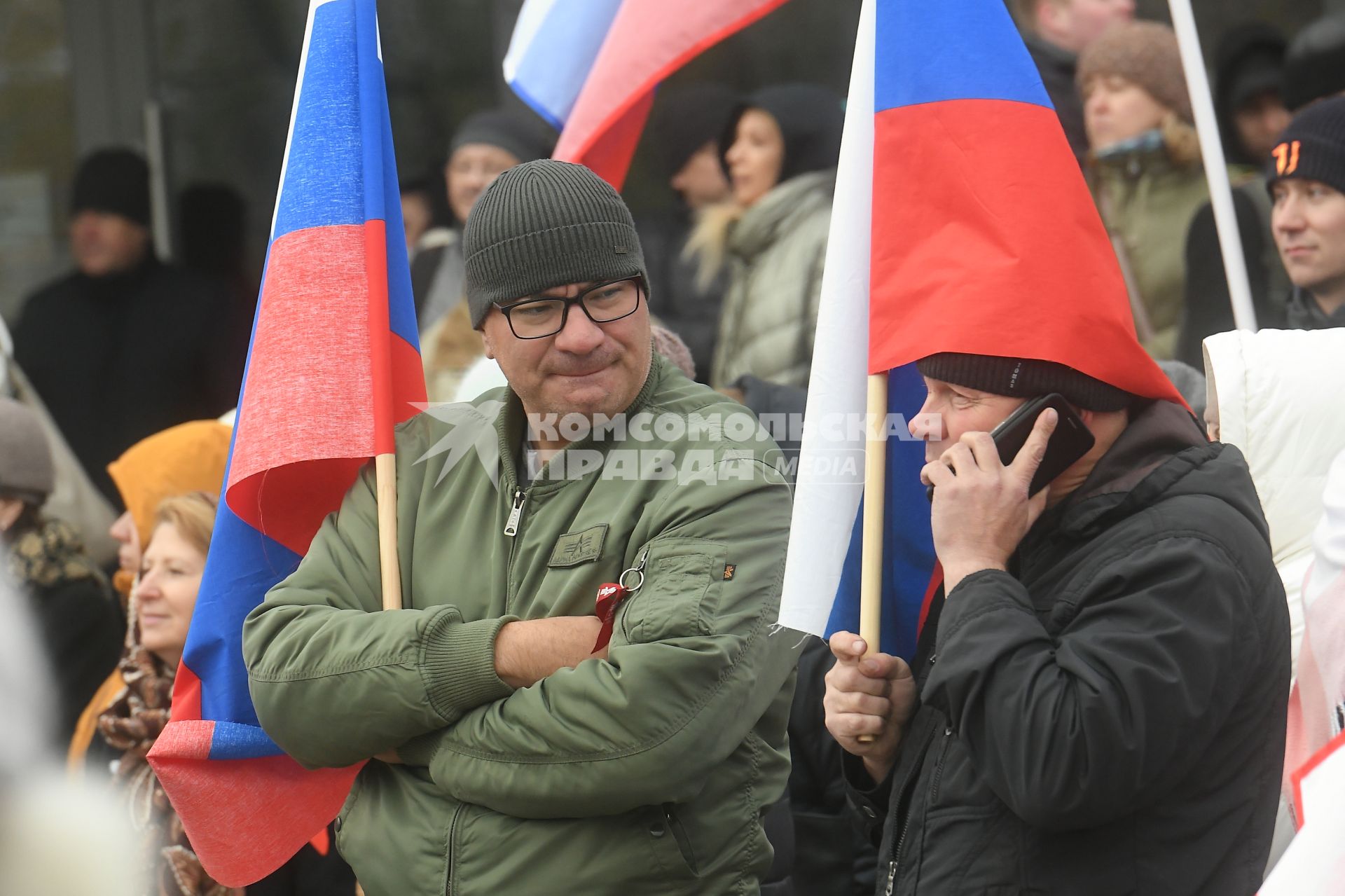 Екатеринбург.  Акция в поддержку присоединения ДНР,ЛНР, Херсонской и Запорожской областей к РФ, о чем сообщил Президент Владимир Путин, во время своего обращения