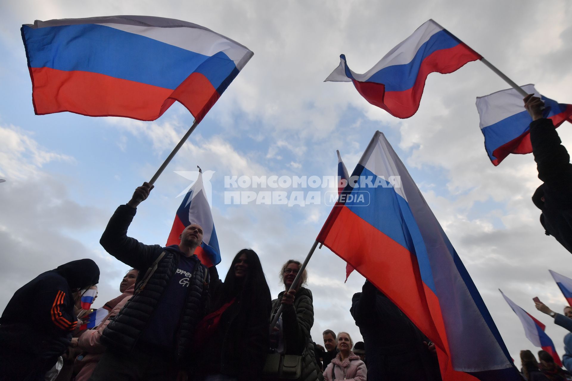 Москва. Зрители на митинге-концерте в поддержку присоединения к России ЛНР, ДНР, Херсонской и Запорожской областей на Красной площади.