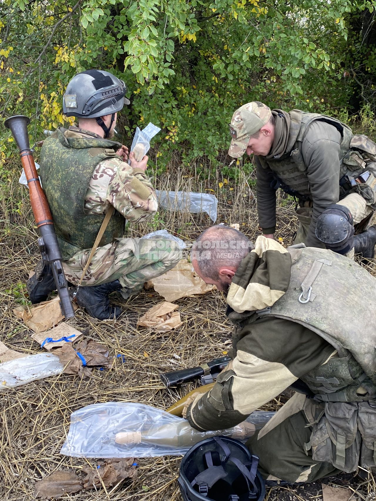 Донецкая область. Бойцы батальона `Восток` ДНР на стрельбище под Угледаром.