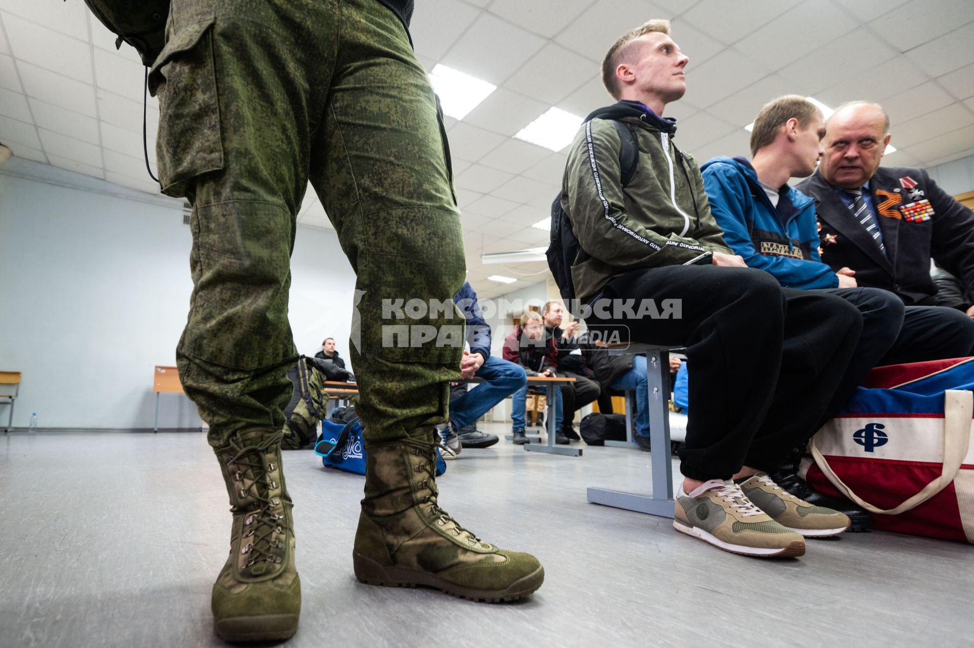 Санкт-Петербург. Мужчины, призванные на военную службу в ходе частичной мобилизации, в пункте предварительного сбора граждан. Президент РФ Владимир Путин 21 сентября подписал указ о проведении в стране частичной мобилизации.