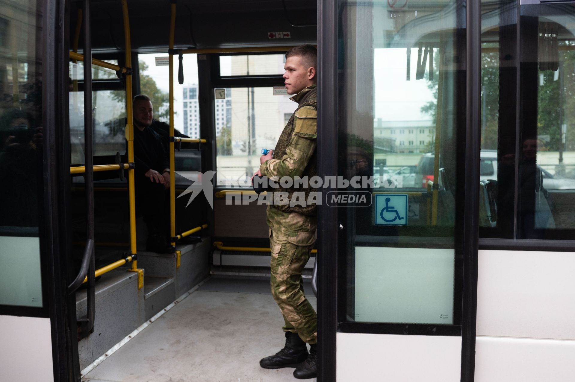 Санкт-Петербург. Проводы призывников в рамках частичной мобилизации у временного пункта мобилизации. Президент РФ Владимир Путин 21 сентября подписал указ о проведении в стране частичной мобилизации.