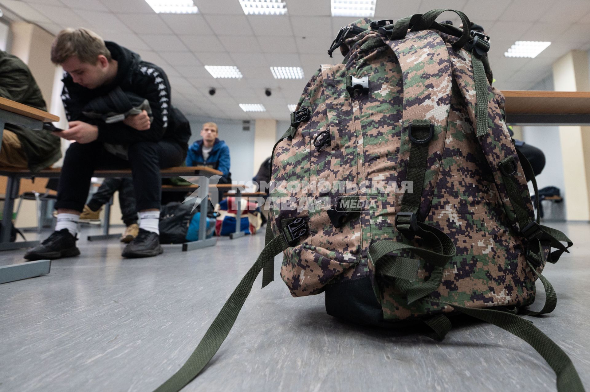 Санкт-Петербург. Мужчины, призванные на военную службу в ходе частичной мобилизации, в пункте набора граждан пребывающих в запасе. Президент РФ Владимир Путин 21 сентября подписал указ о проведении в стране частичной мобилизации.