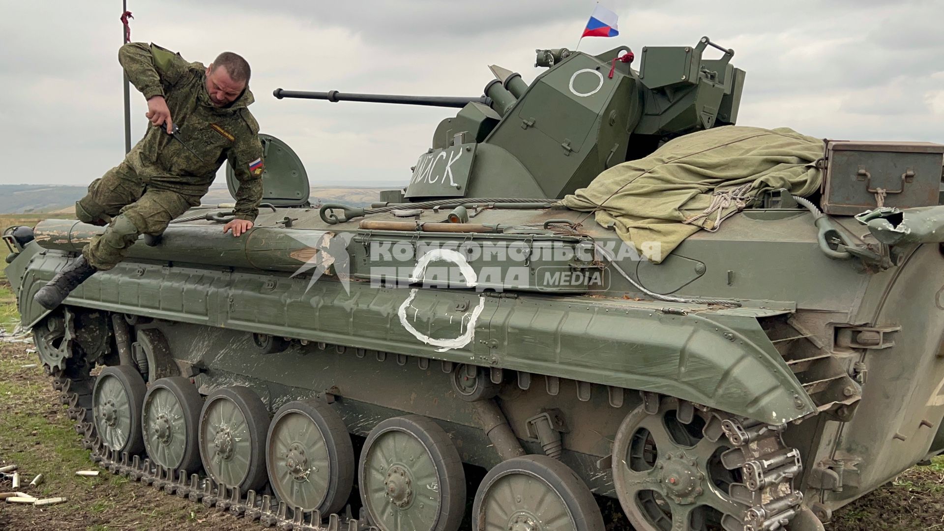 Луганская область. Боевая разведывательная машина (БРМ) на полигоне Луганской народной республики, где проходит подготовка мобилизованных россиян.