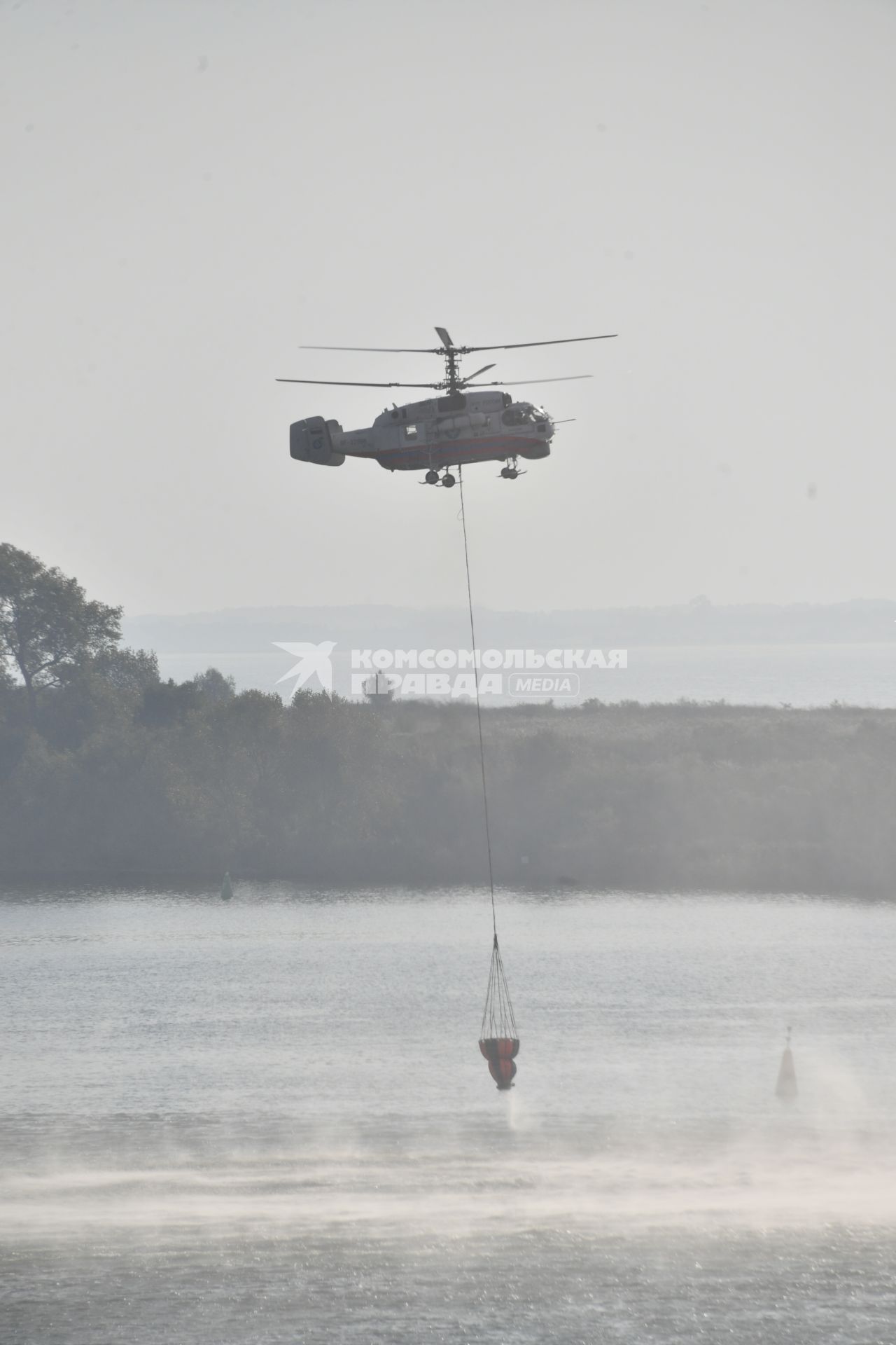 Калининградская область. Вертолет КА-32 во время масштабных учений МЧС России в рамках Совместной коллегии стран-лидеров СНГ.